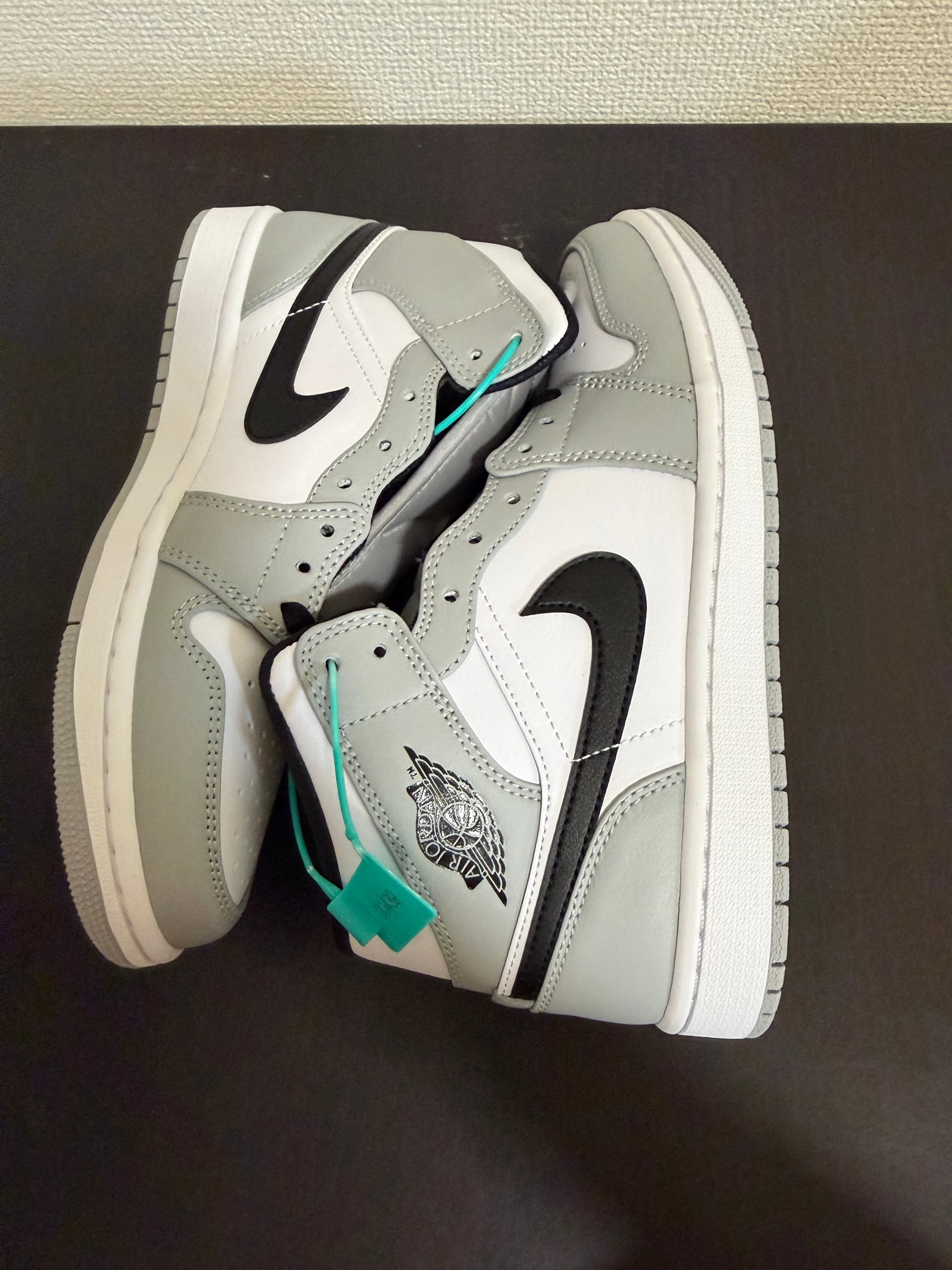 Nike Air Jordan 1 Mid "Light Smoke Grey/White/Black"