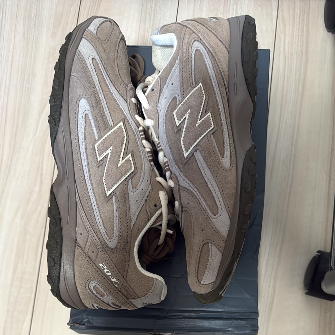 ニューバランス 204L "マッシュルーム/アリドストーン"