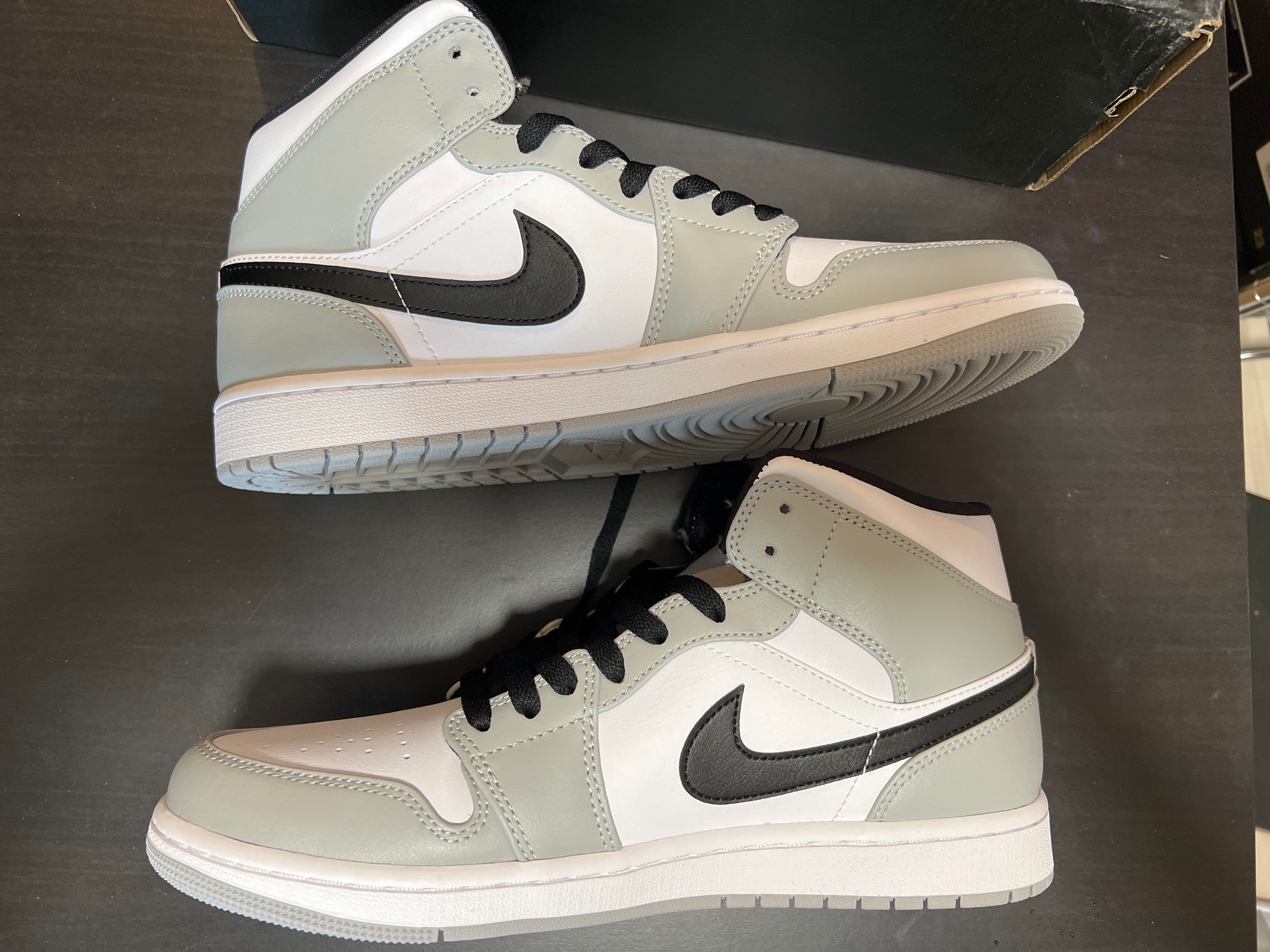 Nike Air Jordan 1 Mid "Light Smoke Grey/White/Black"