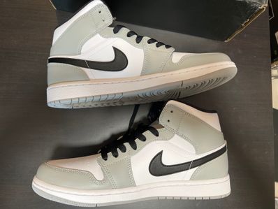 Nike Air Jordan 1 Mid "Light Smoke Grey/White/Black"