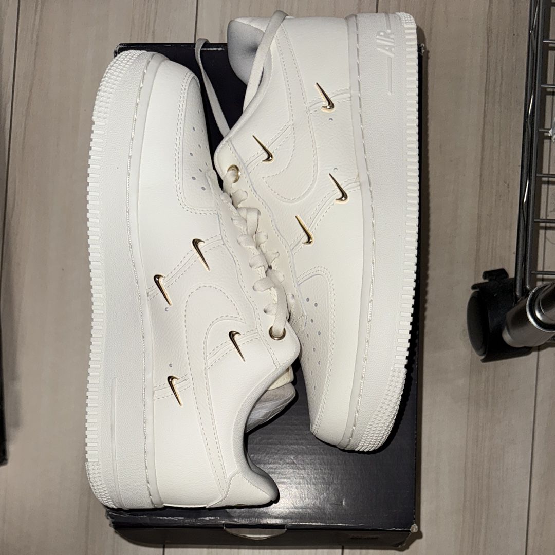 Nike Women's Air Force 1 '07 LX "Sail/Metallic Gold"