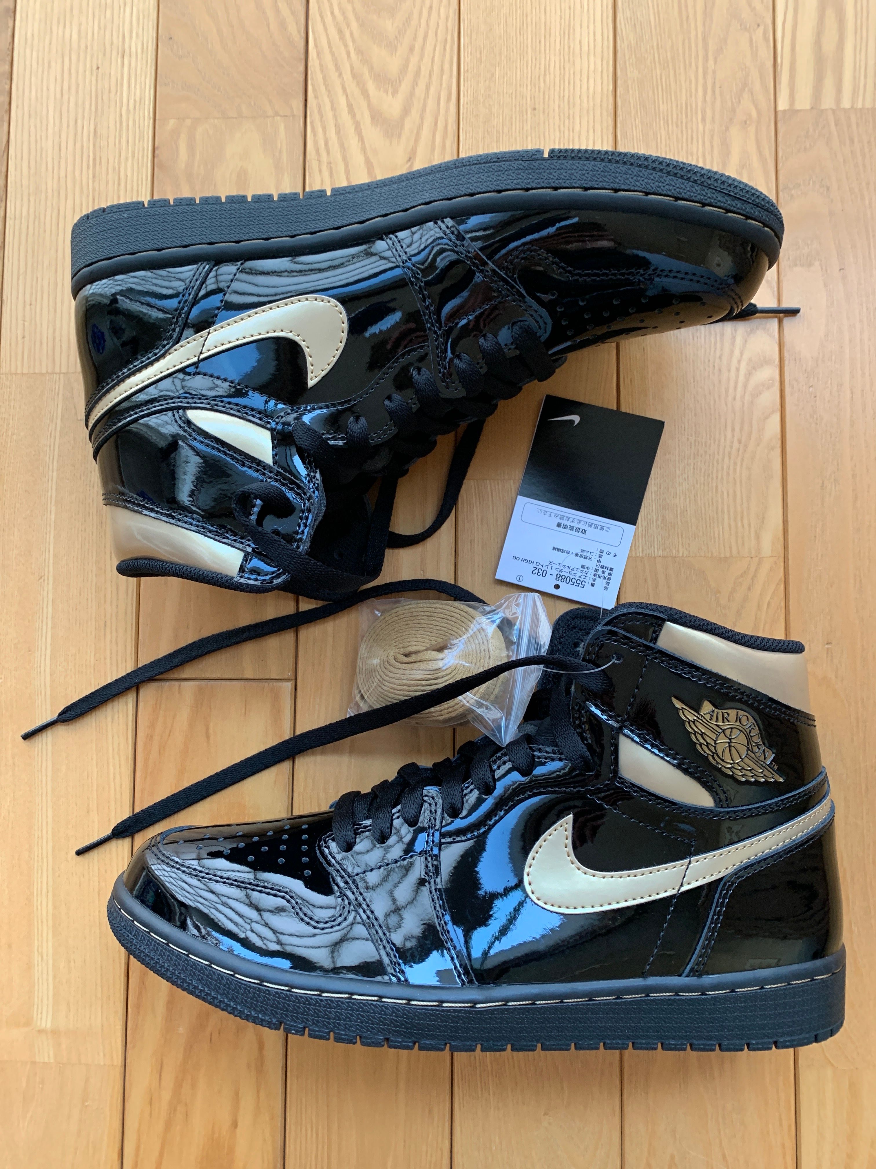 Nike Air Jordan 1 High OG "Black-Metalic Gold"