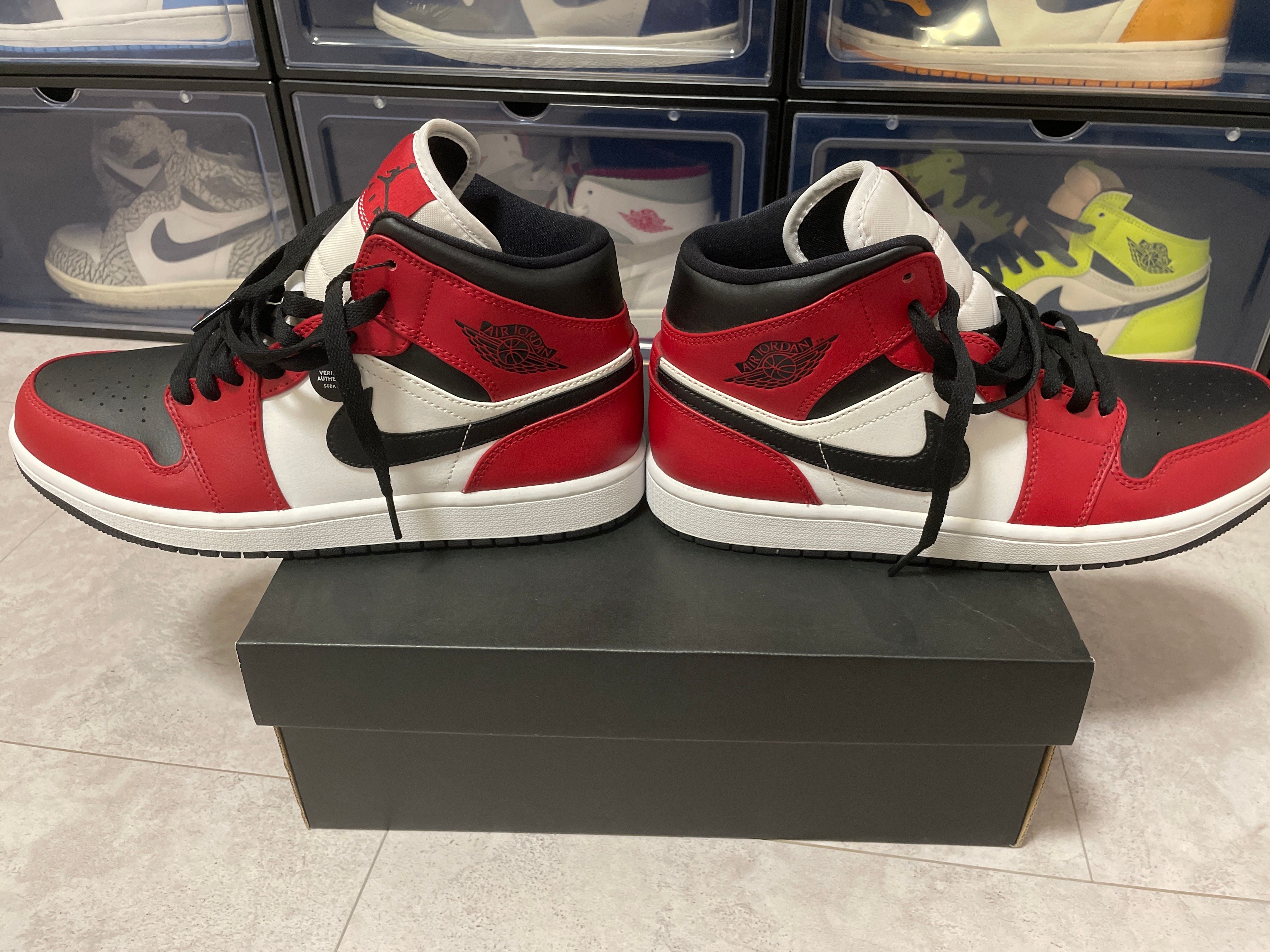 Nike Air Jordan 1 Mid "Chicago Black Toe"