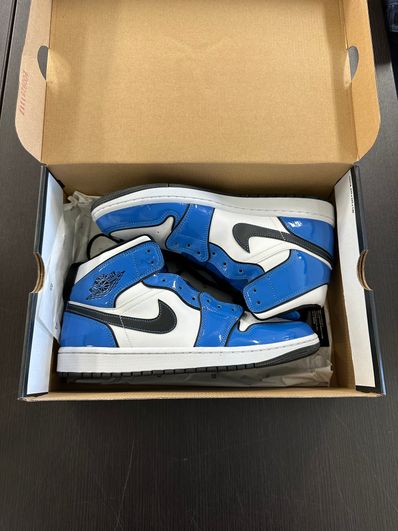 Nike Air Jordan 1 Mid SE "Signal Blue"