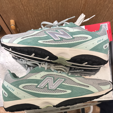 KITH × New Balance 204 "Bluebell"
