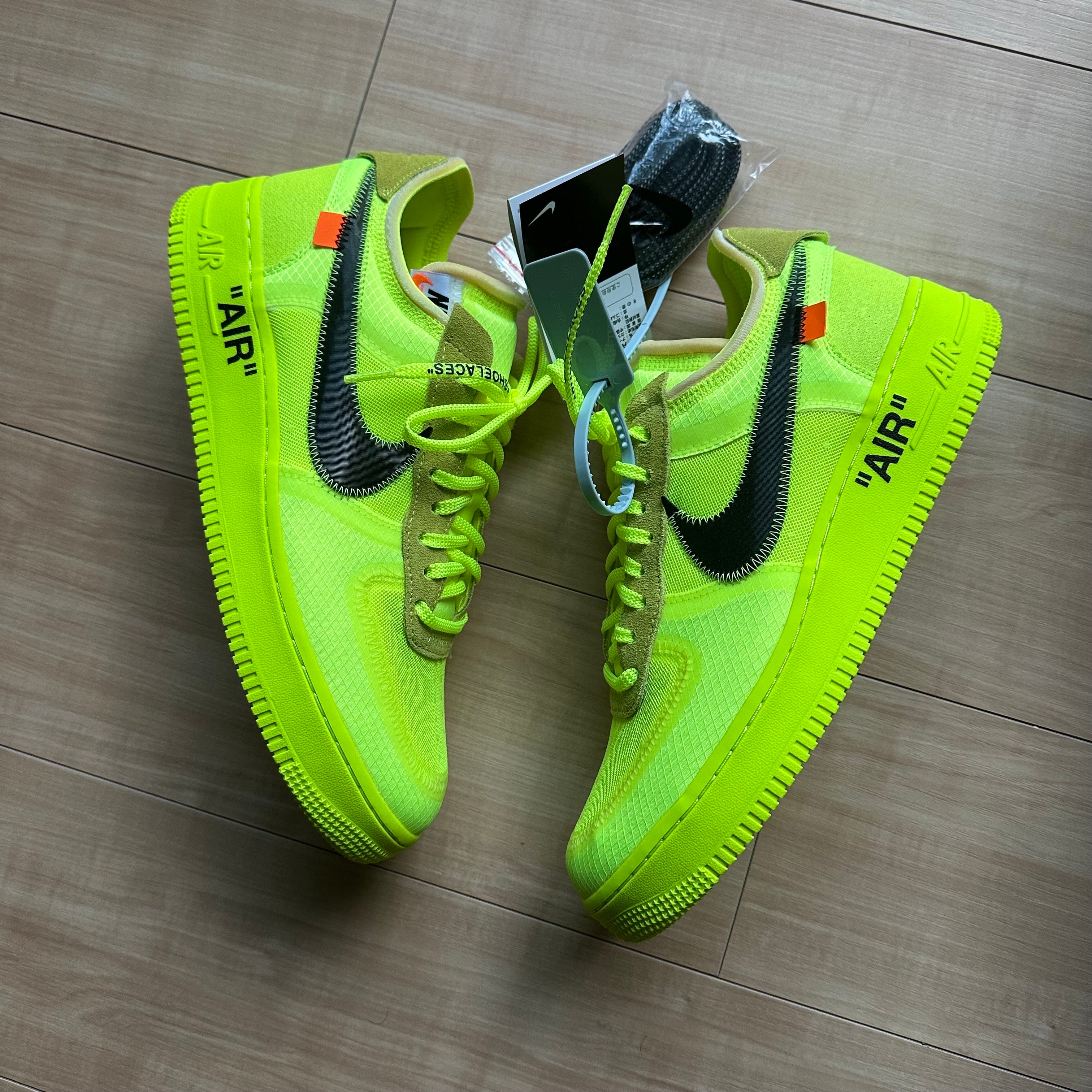 Off-White × Nike Air Force 1 Low "Volt"