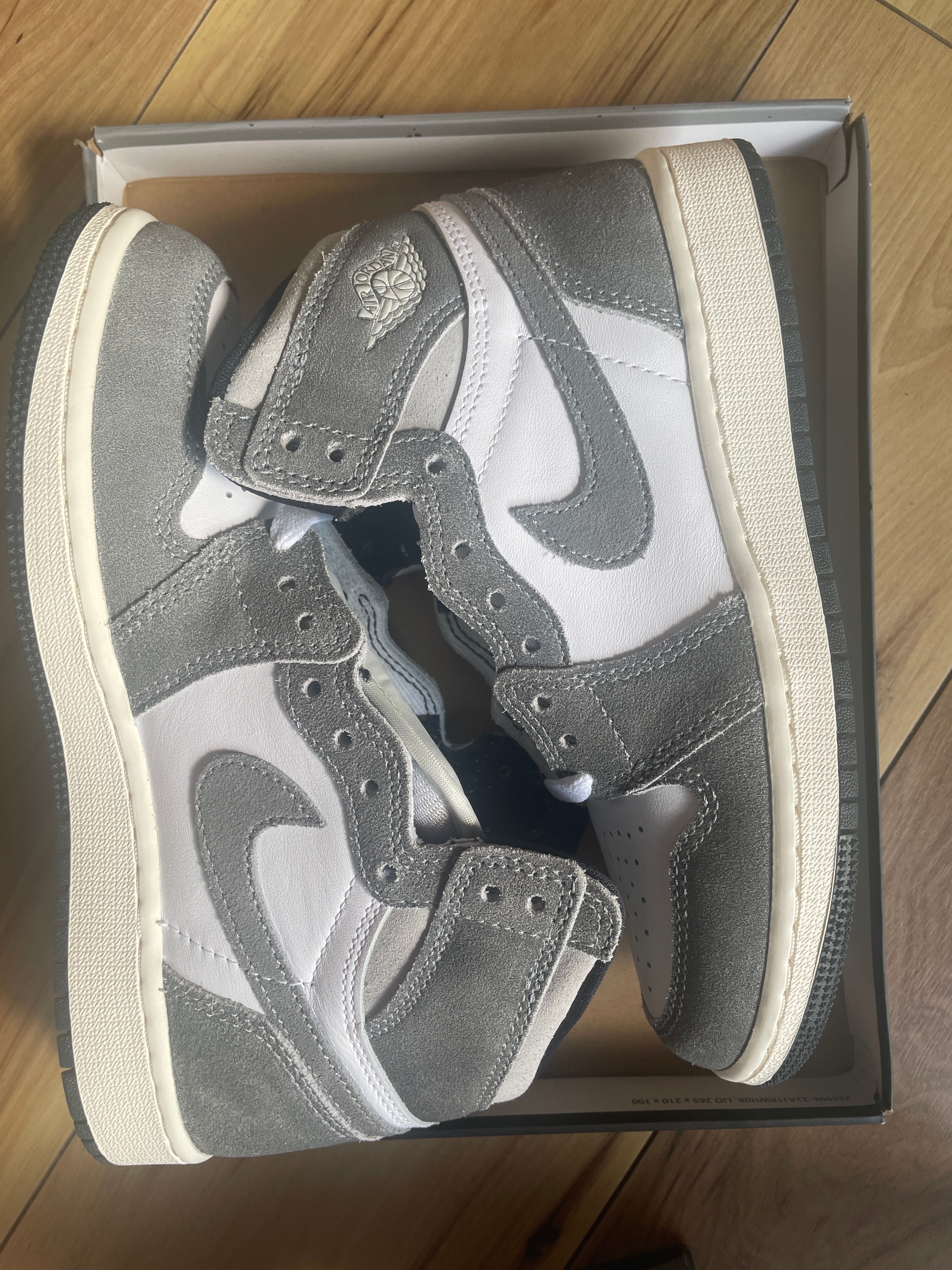 Nike GS Air Jordan 1 Retro High OG "Black and Smoke Grey"