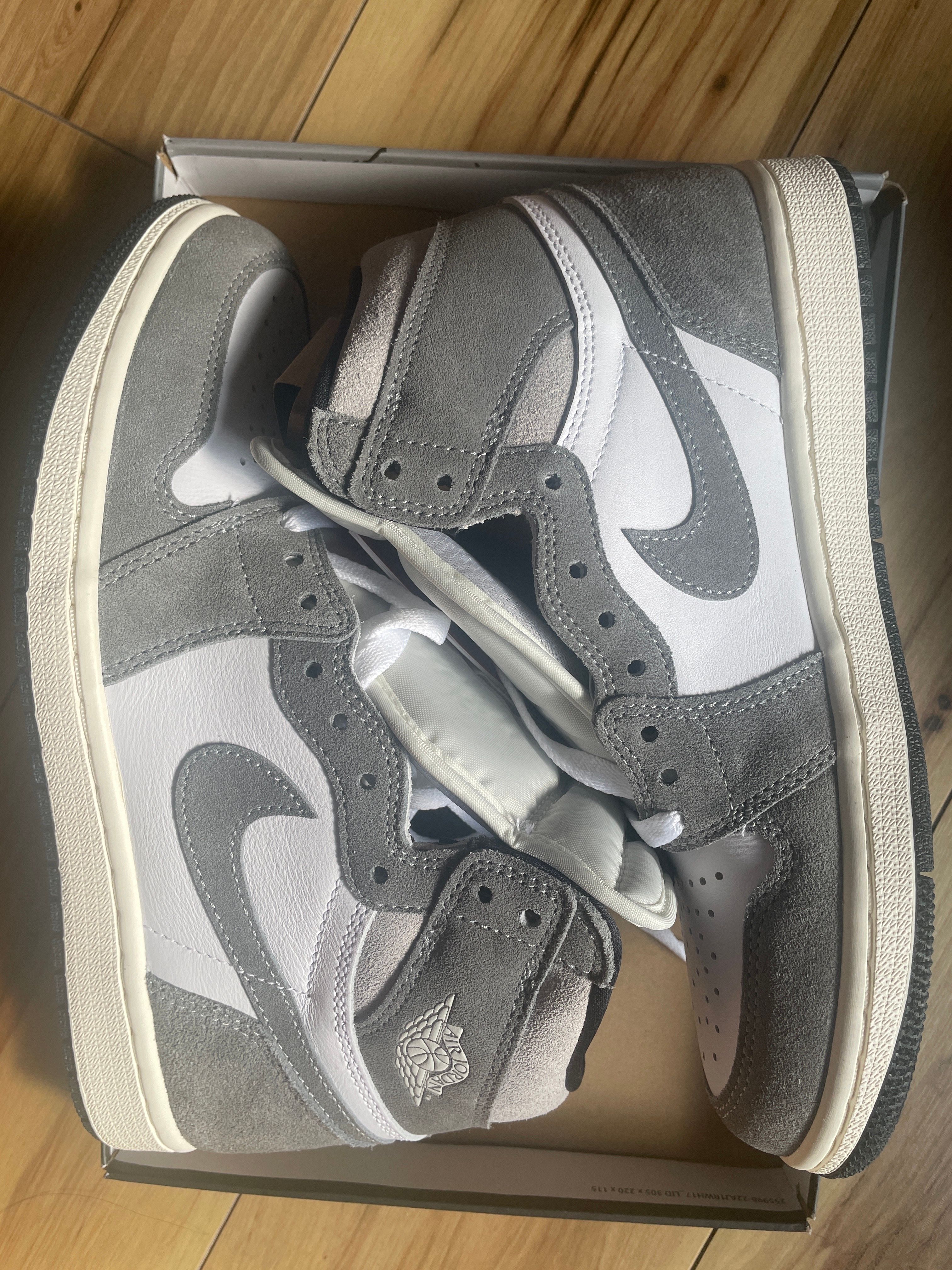 Nike Air Jordan 1 Retro High OG "Black and Smoke Grey"