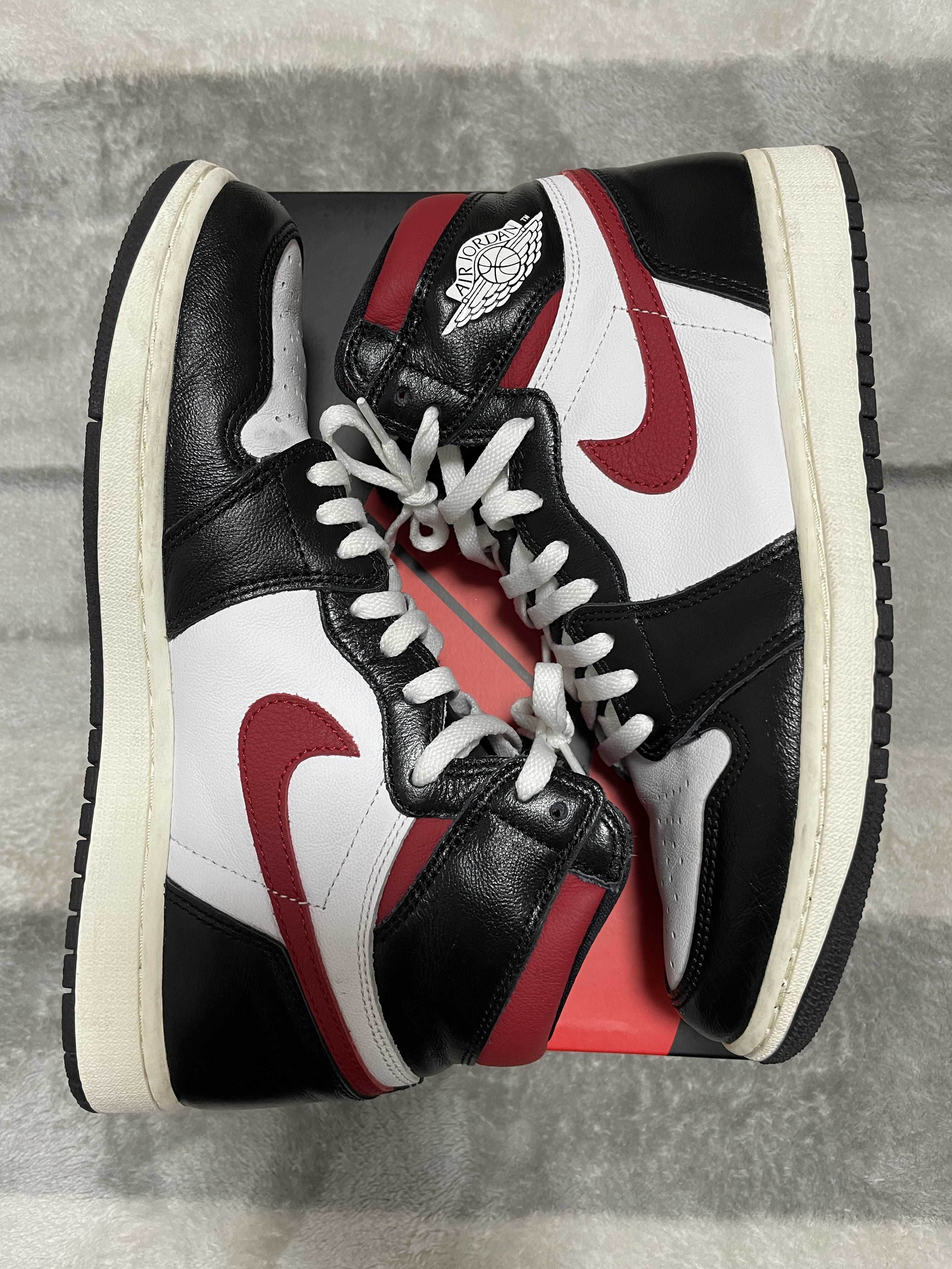 Nike Air Jordan 1 Retro High "Black/White/Sail/Gym Red"