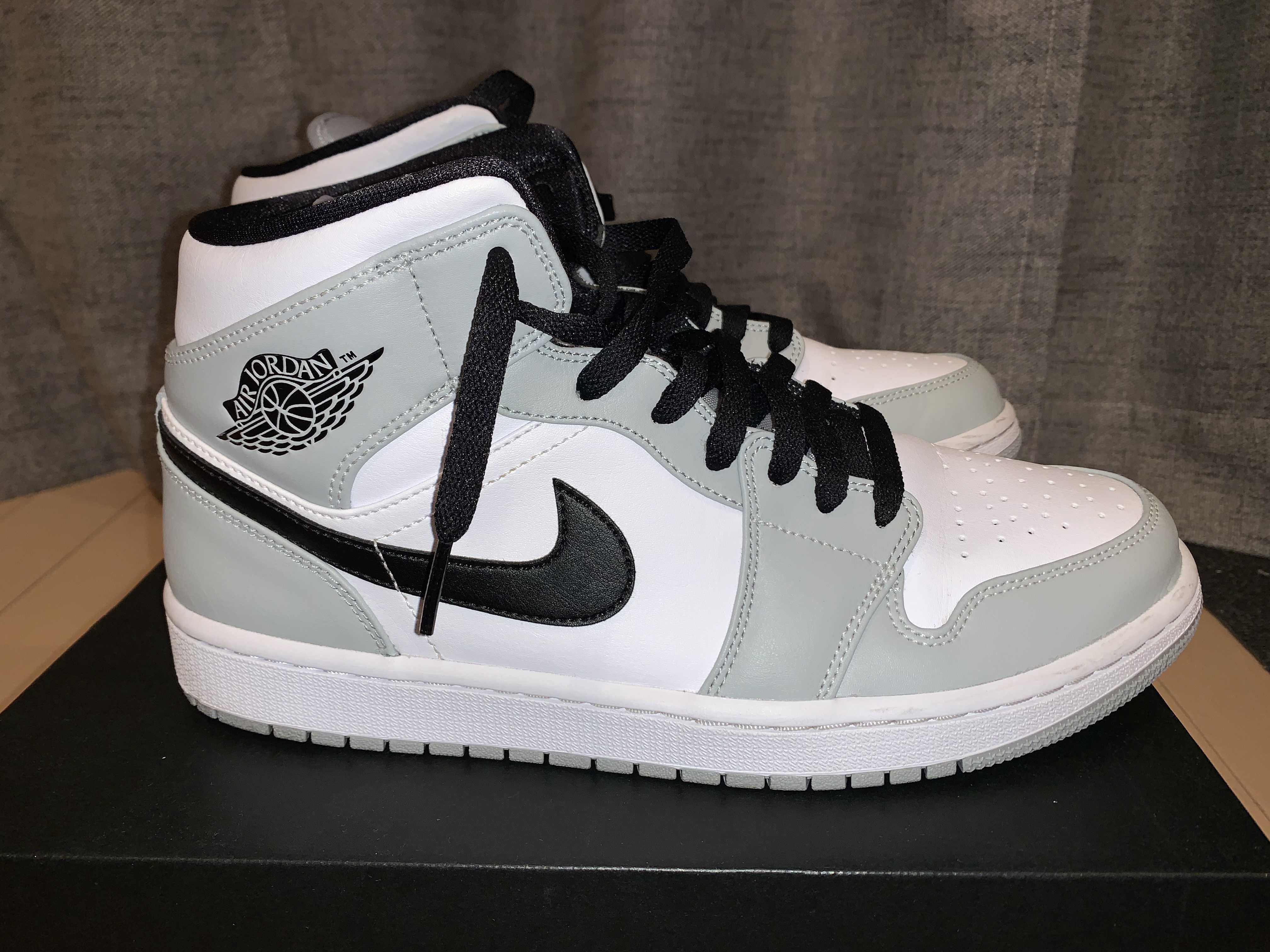 Nike Air Jordan 1 Mid "Light Smoke Grey/White/Black"