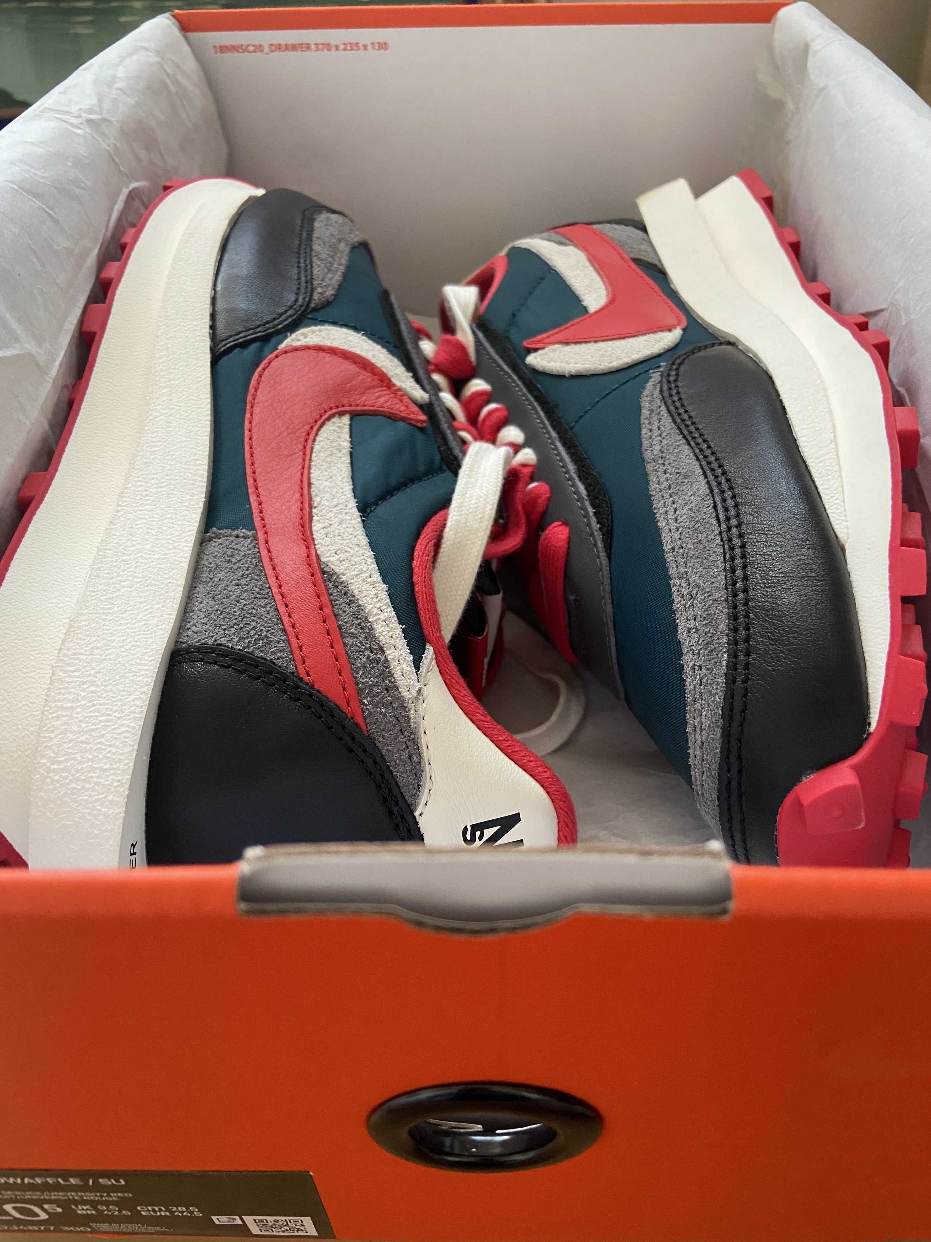 UNDERCOVER × sacai × Nike LD Waffle "Midnight Spruce/Pale Ivory-Dark Grey-University Red"