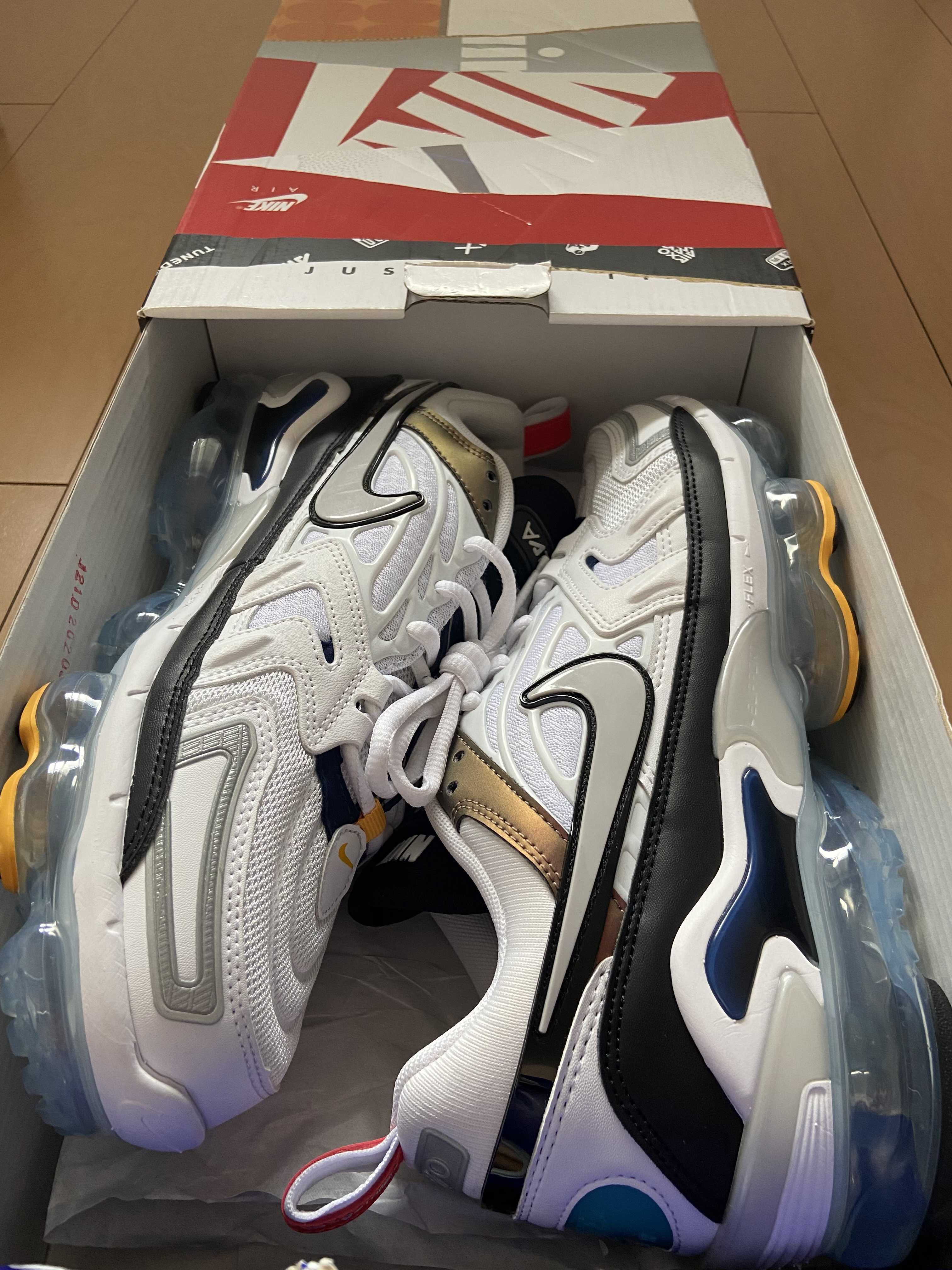 NIKE Women's AIR VAPORMAX EVO "TECH GREY"