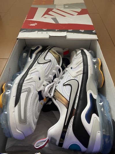 NIKE Women's AIR VAPORMAX EVO "TECH GREY"