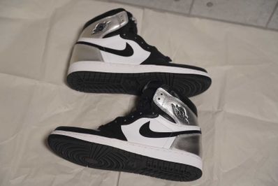 Nike Women's Air Jordan 1 Retro High OG "Silver Toe"