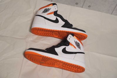 Nike Air Jordan 1 Retro High OG "Electro Orange"