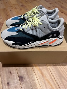 アディダス イージーブースト700 "ウェーブランナー"