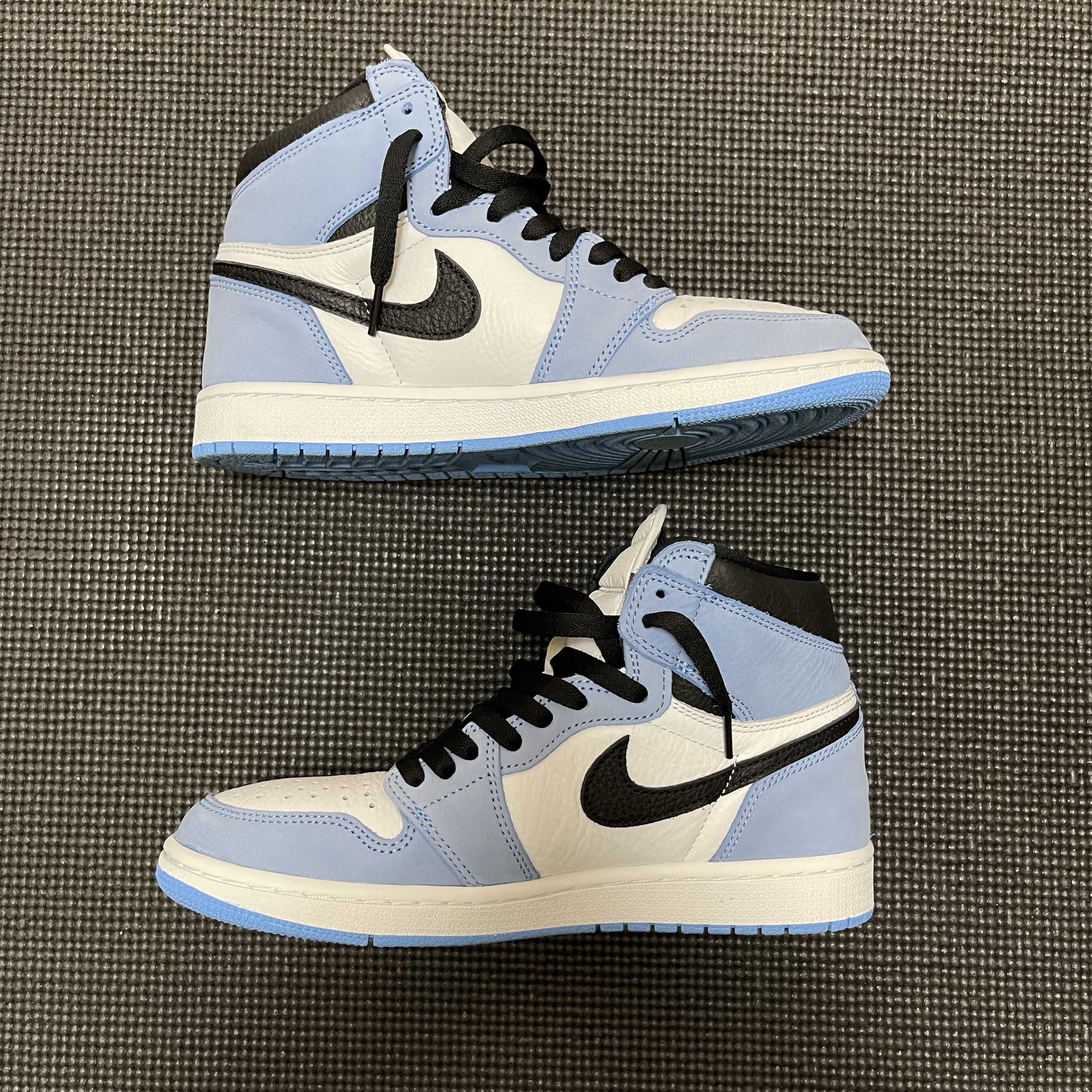 Nike Air Jordan 1 High OG "University Blue"