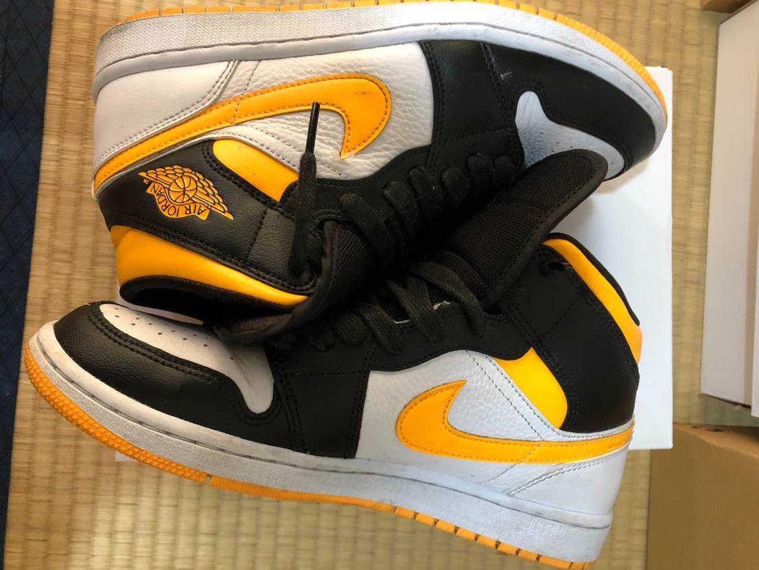 Nike Women's Air Jordan 1 Mid SE "Laser Orange Black"