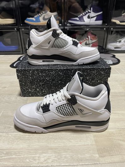 Nike Air Jordan 4