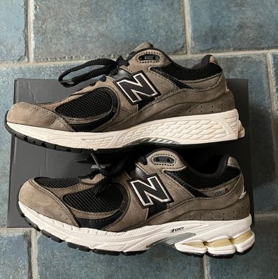 New Balance 2002R "Black/Gray"