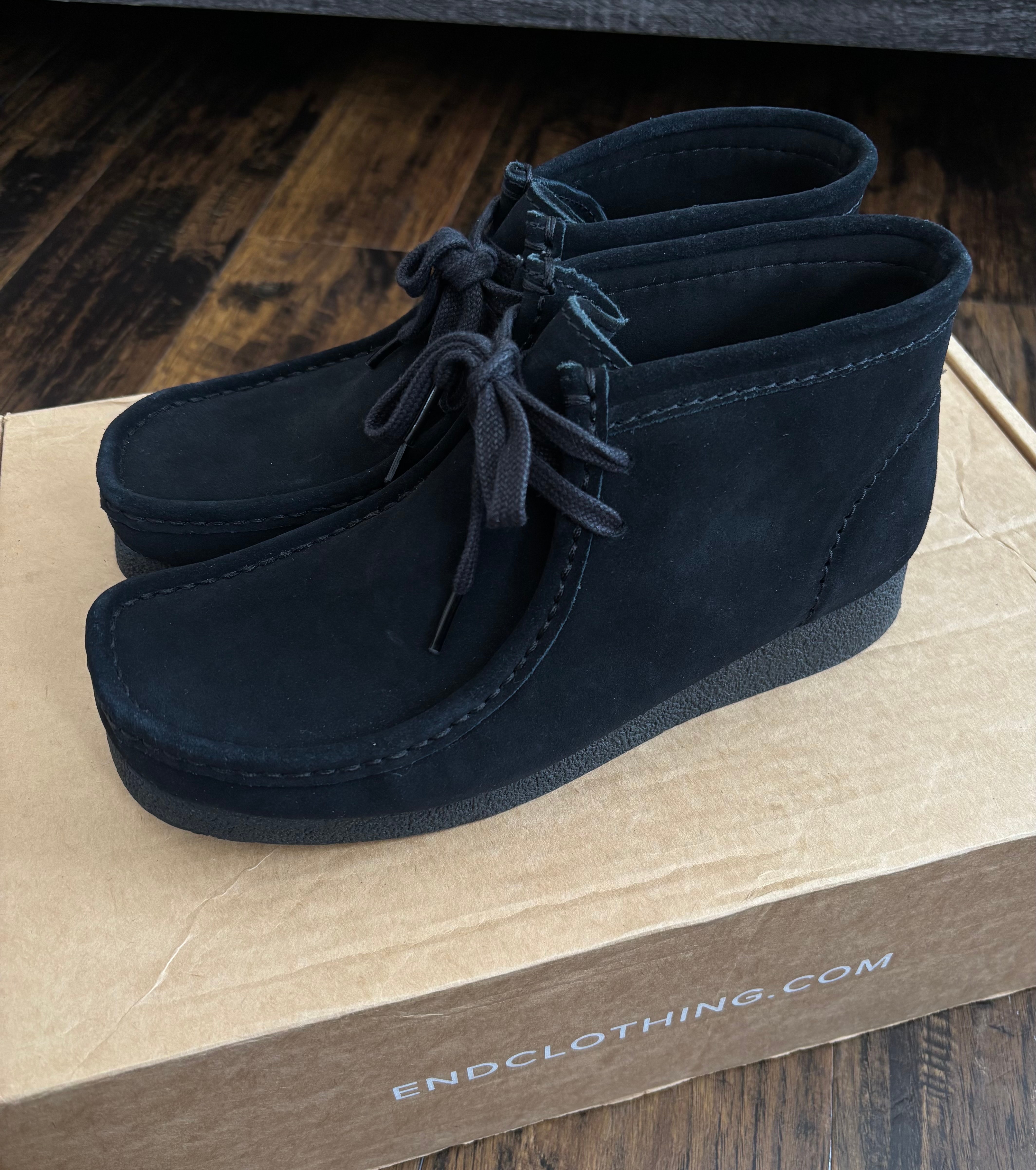 クラークス ワラビー エヴォ ブーツ "ブラックスウェード"