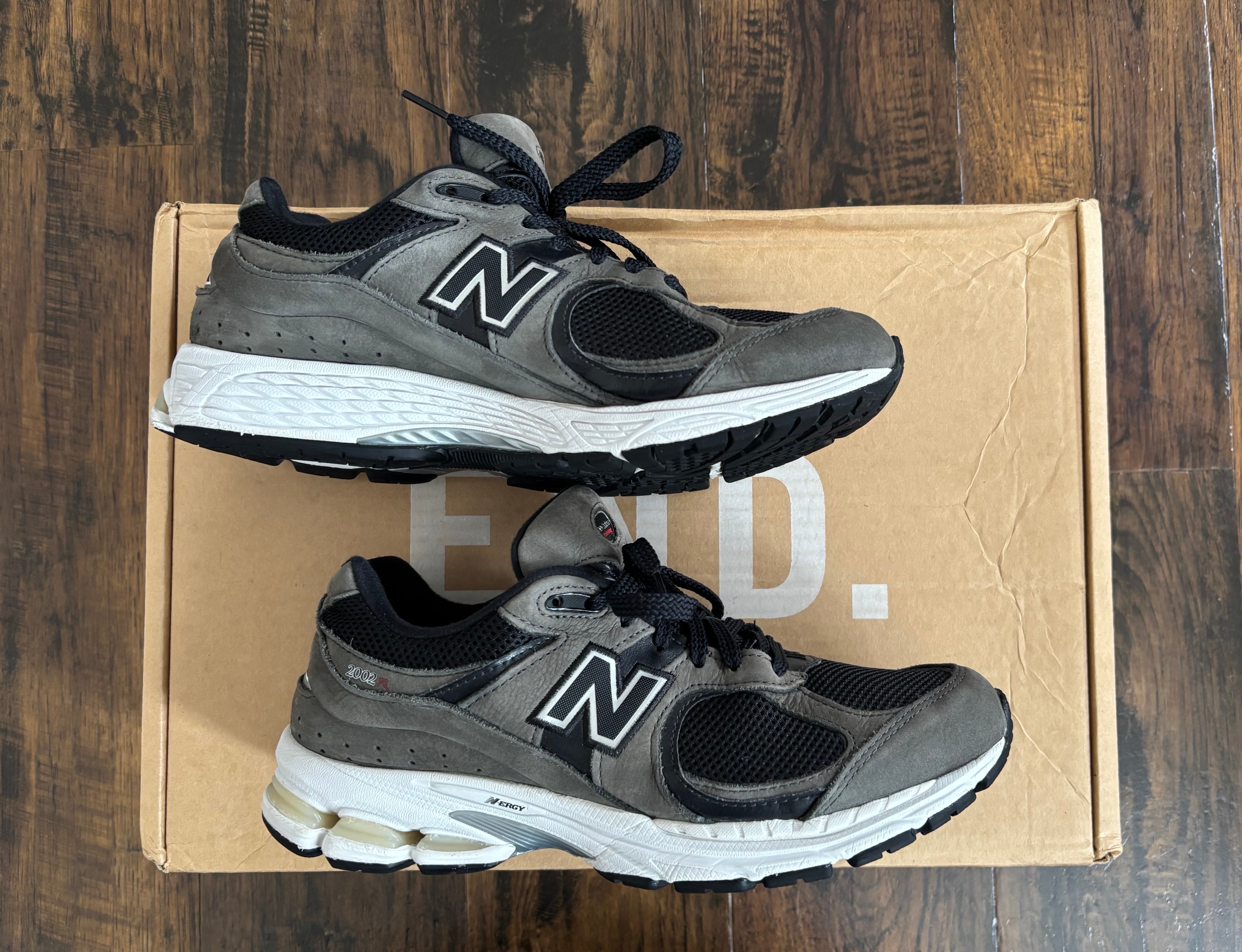 New Balance 2002R "Black/Gray"