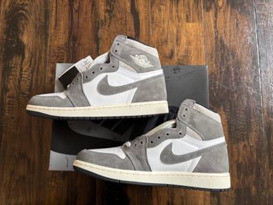 Nike Air Jordan 1 Retro High OG "Black and Smoke Grey"