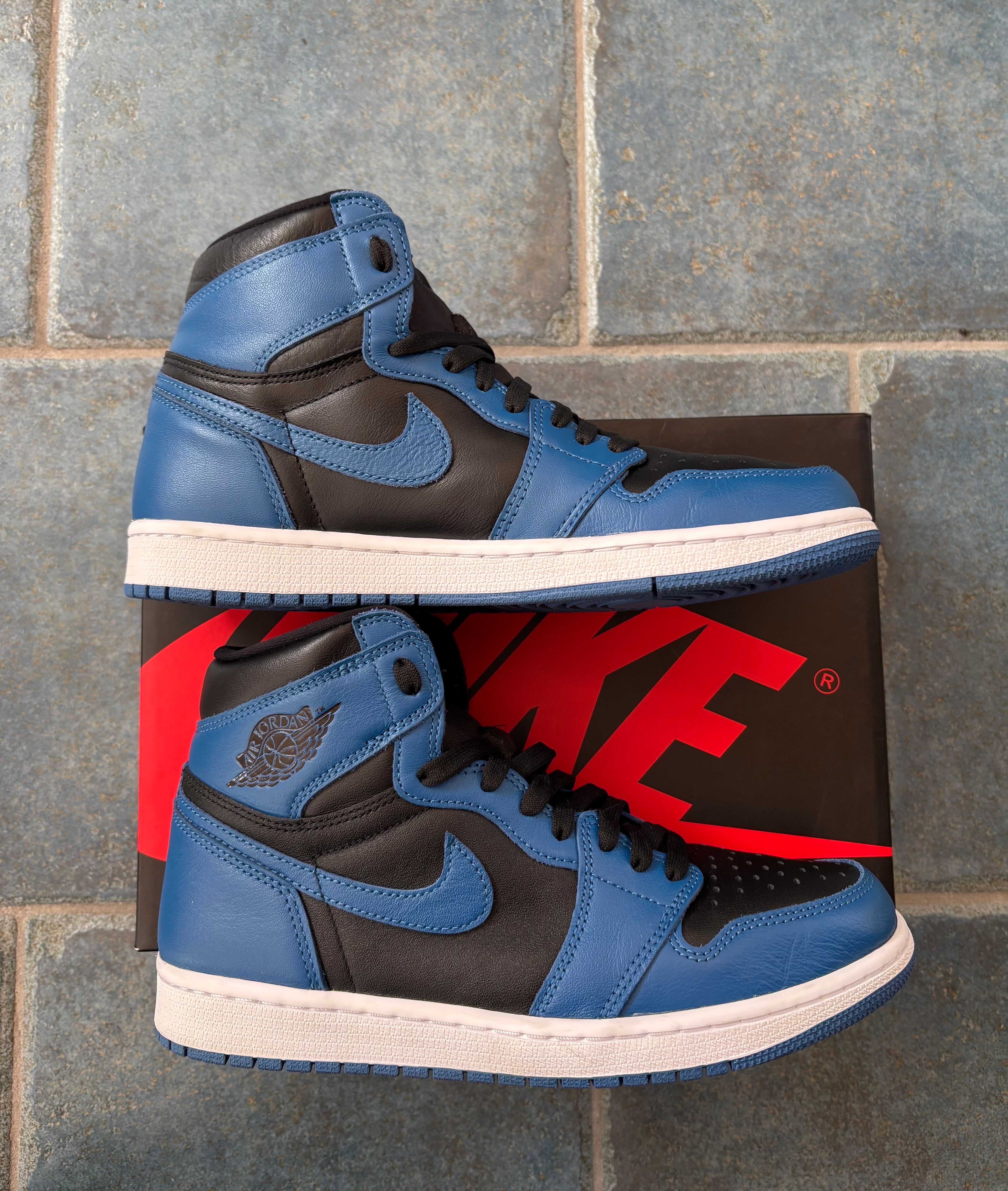 Nike Air Jordan 1 Retro High OG "Dark Marina Blue"