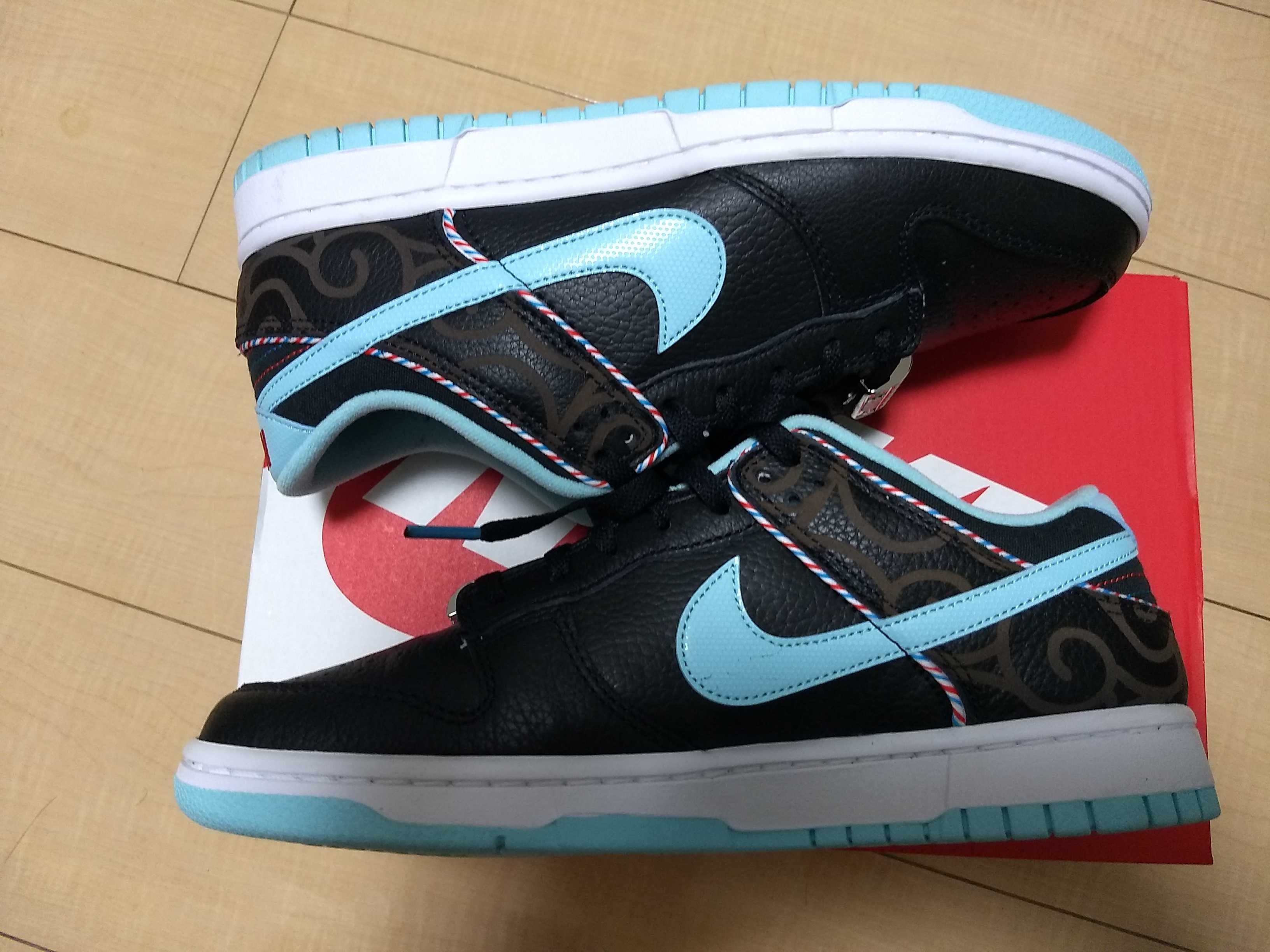 Nike Dunk Low "Barber Shop"