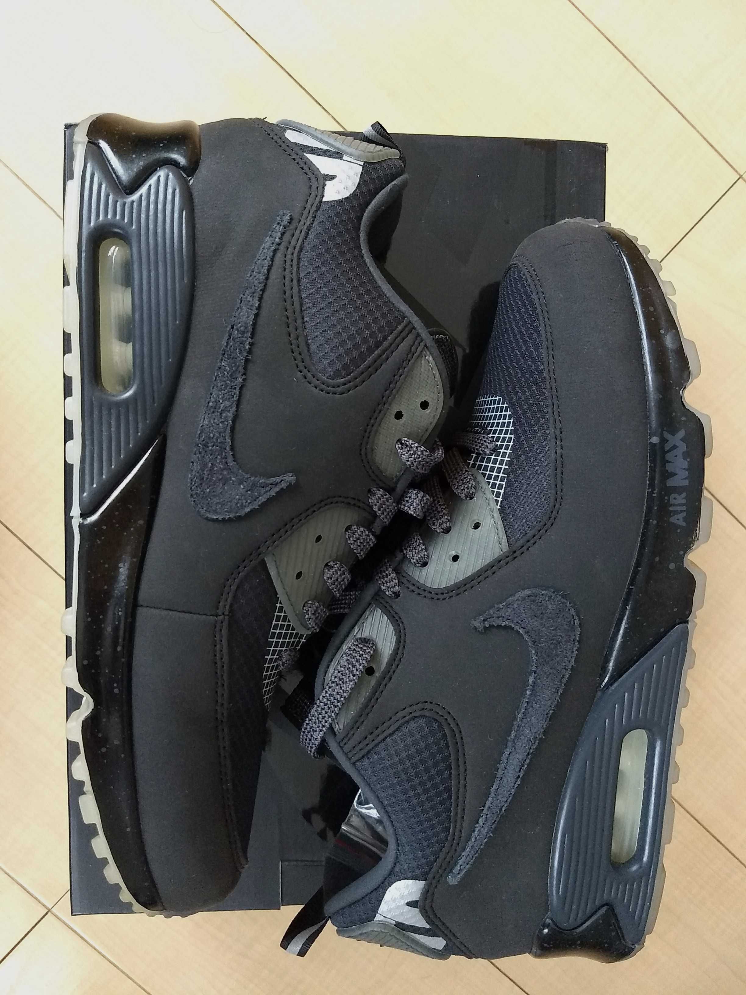 UNDEFEATED × Nike Air Max 90 "Black/Rush Pink"