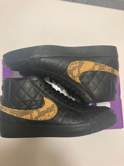 Supreme × Nike SB Blazer Mid "Black"