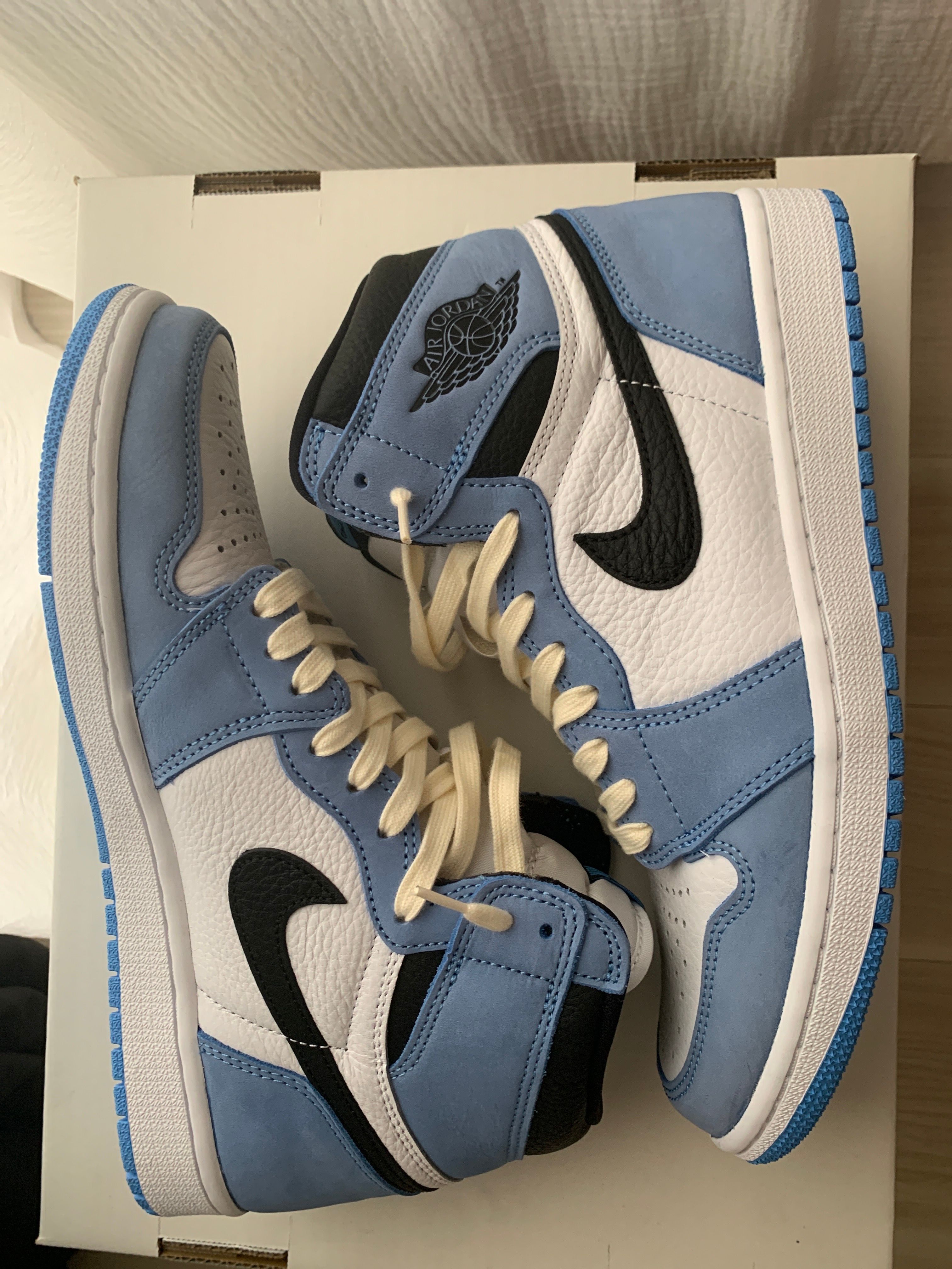 Nike Air Jordan 1 High OG "University Blue"