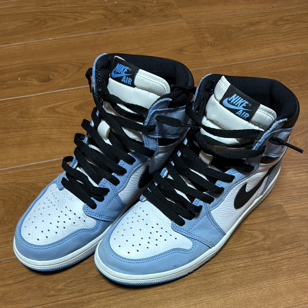 Nike Air Jordan 1 High OG "University Blue"