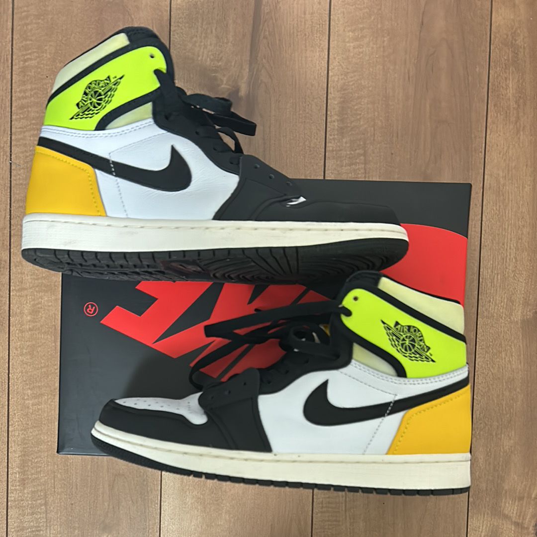 Nike Air Jordan 1 High OG "Volt Gold"