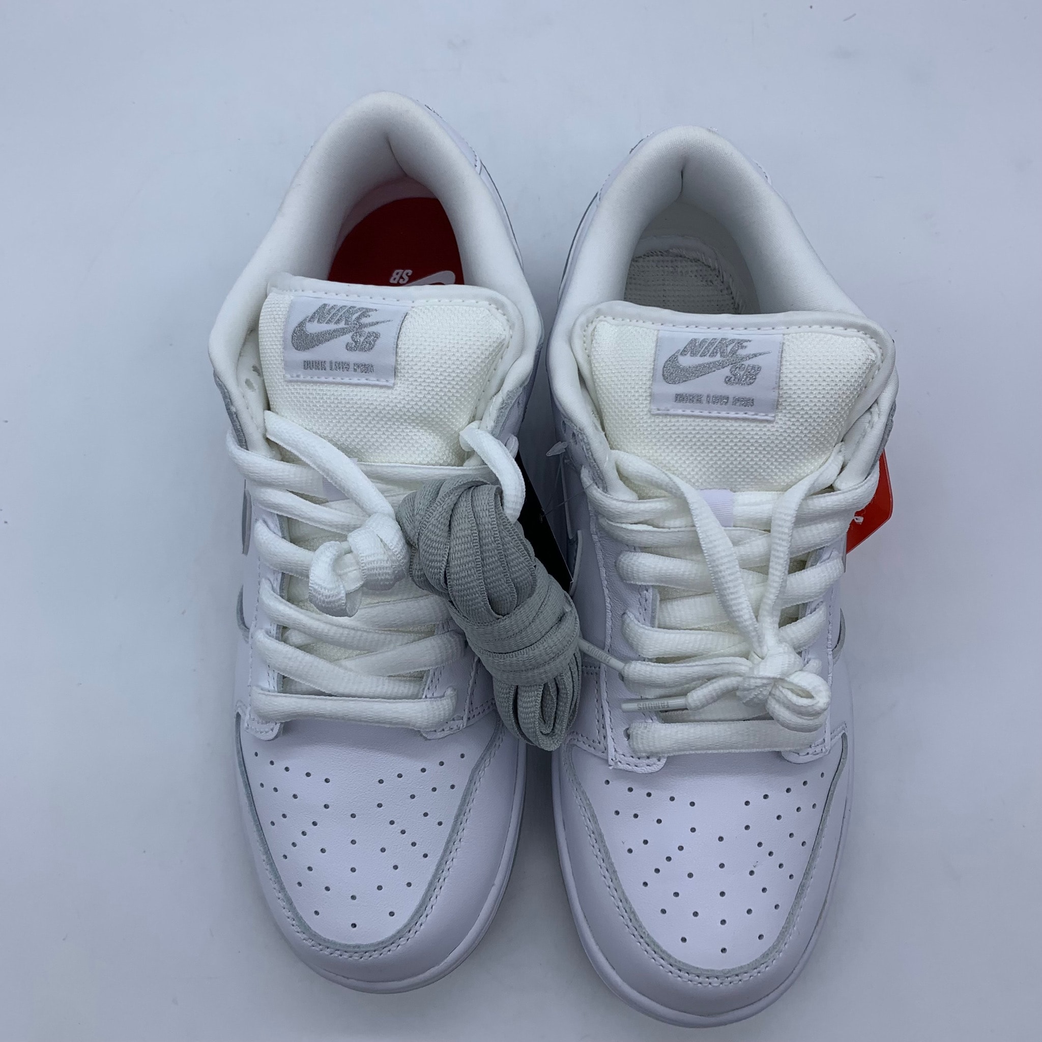 Supreme × Nike SB Dunk Low "White/Metallic Silver" (25FW Week2)
