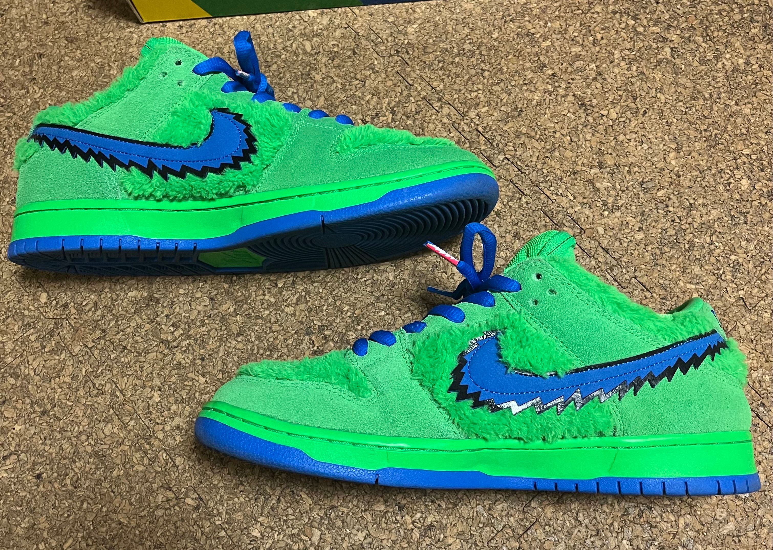 Grateful Dead × Nike SB Dunk Low "Green Bear"