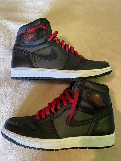 Nike Air Jordan 1 Retro High OG "Black/Metallic Silver/Gym Red"