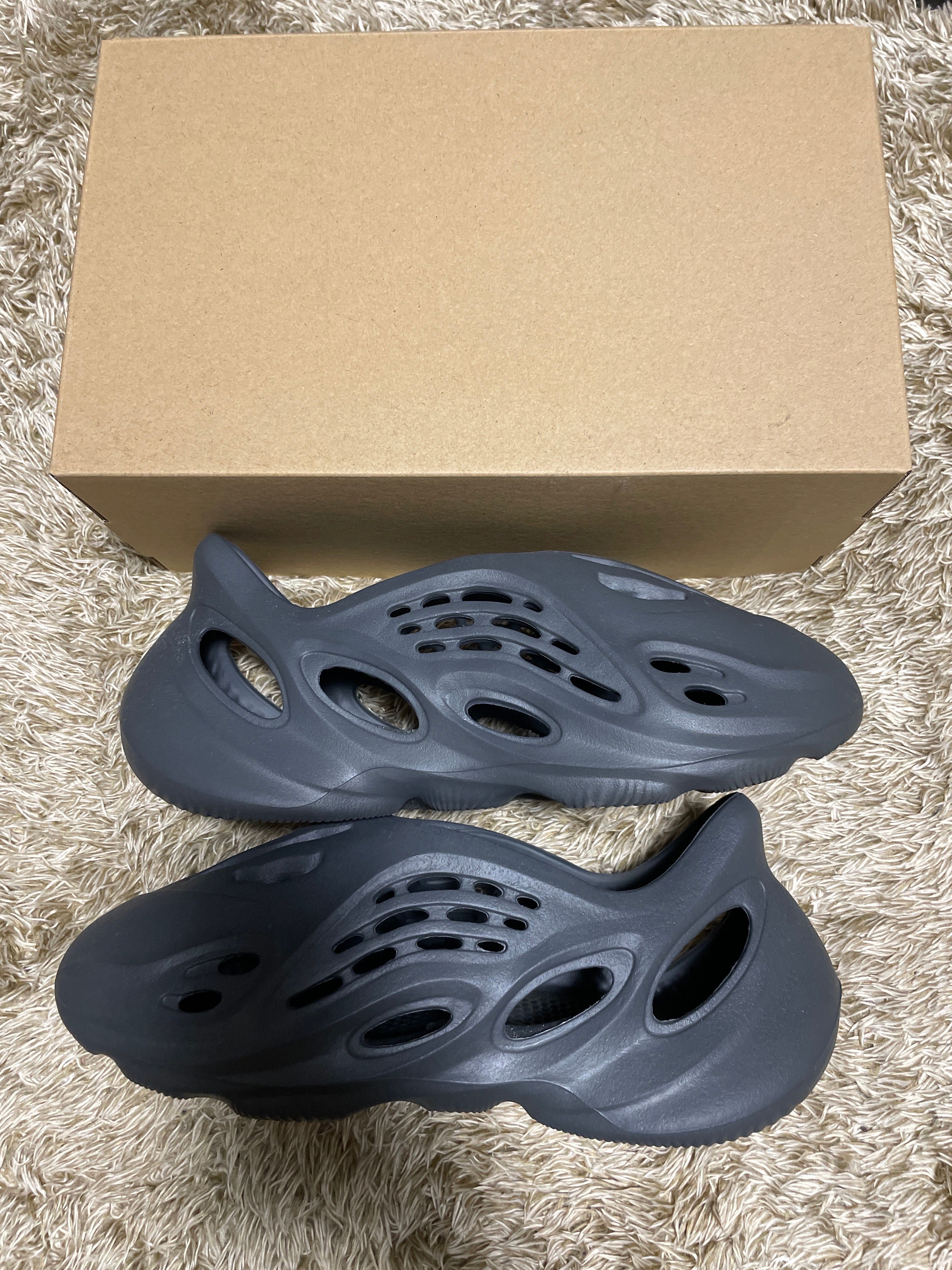 adidas YEEZY Foam Runner "Carbon"