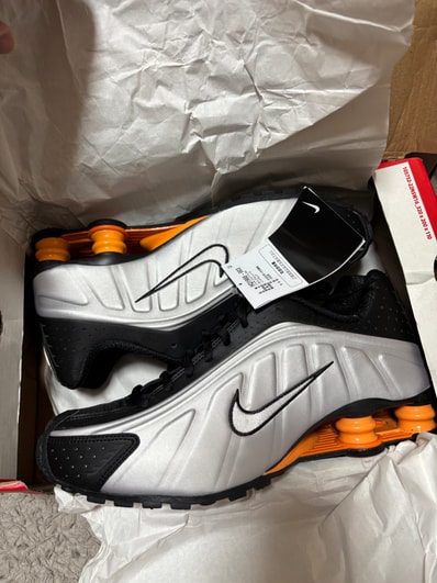Nike Shox R4 "Black/Bright Mandarin"