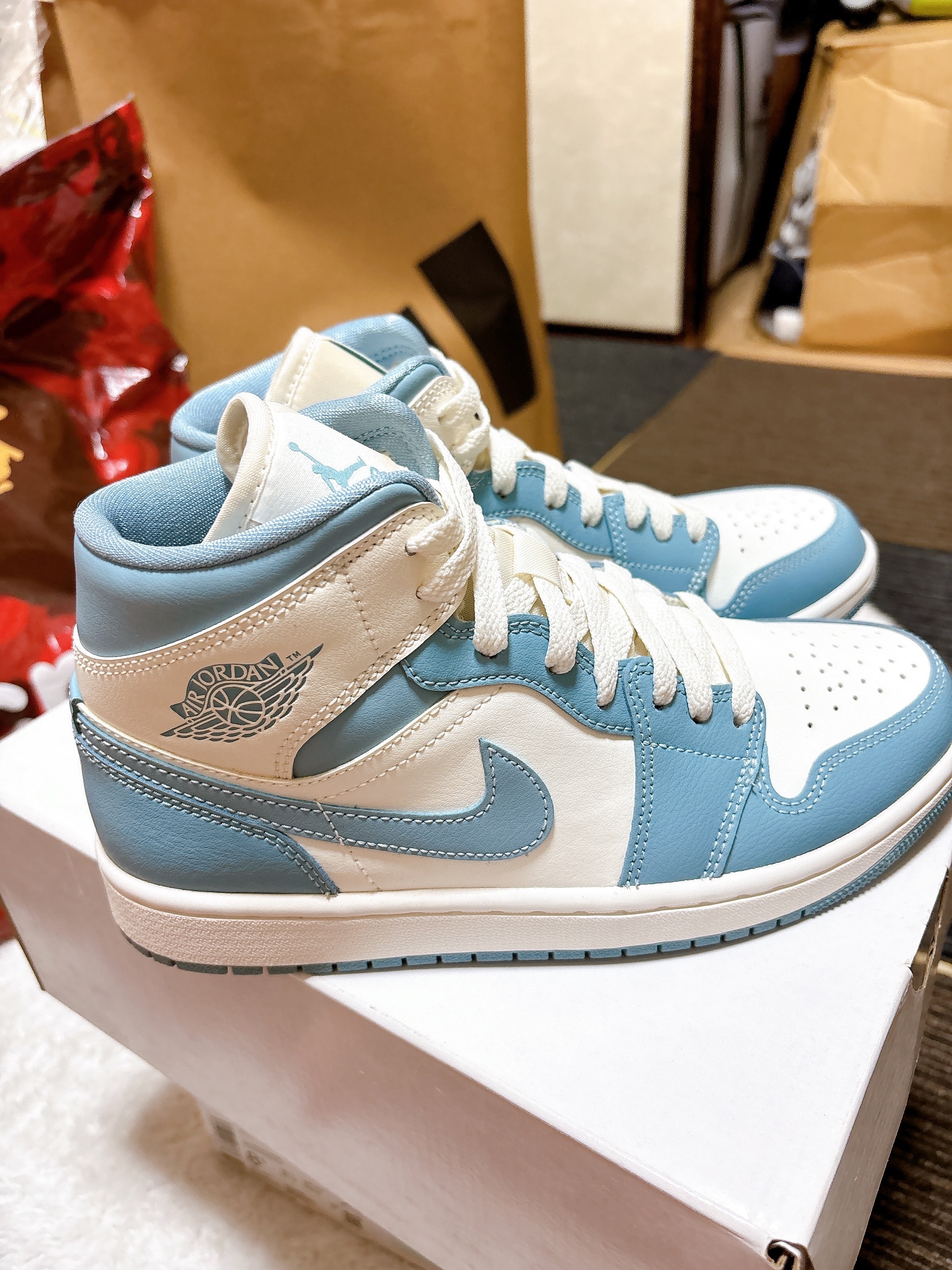 Nike Women's Air Jordan 1 Mid "University Blue"