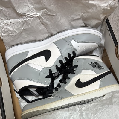 Nike Air Jordan 1 Mid "Light Smoke Grey/White/Black"