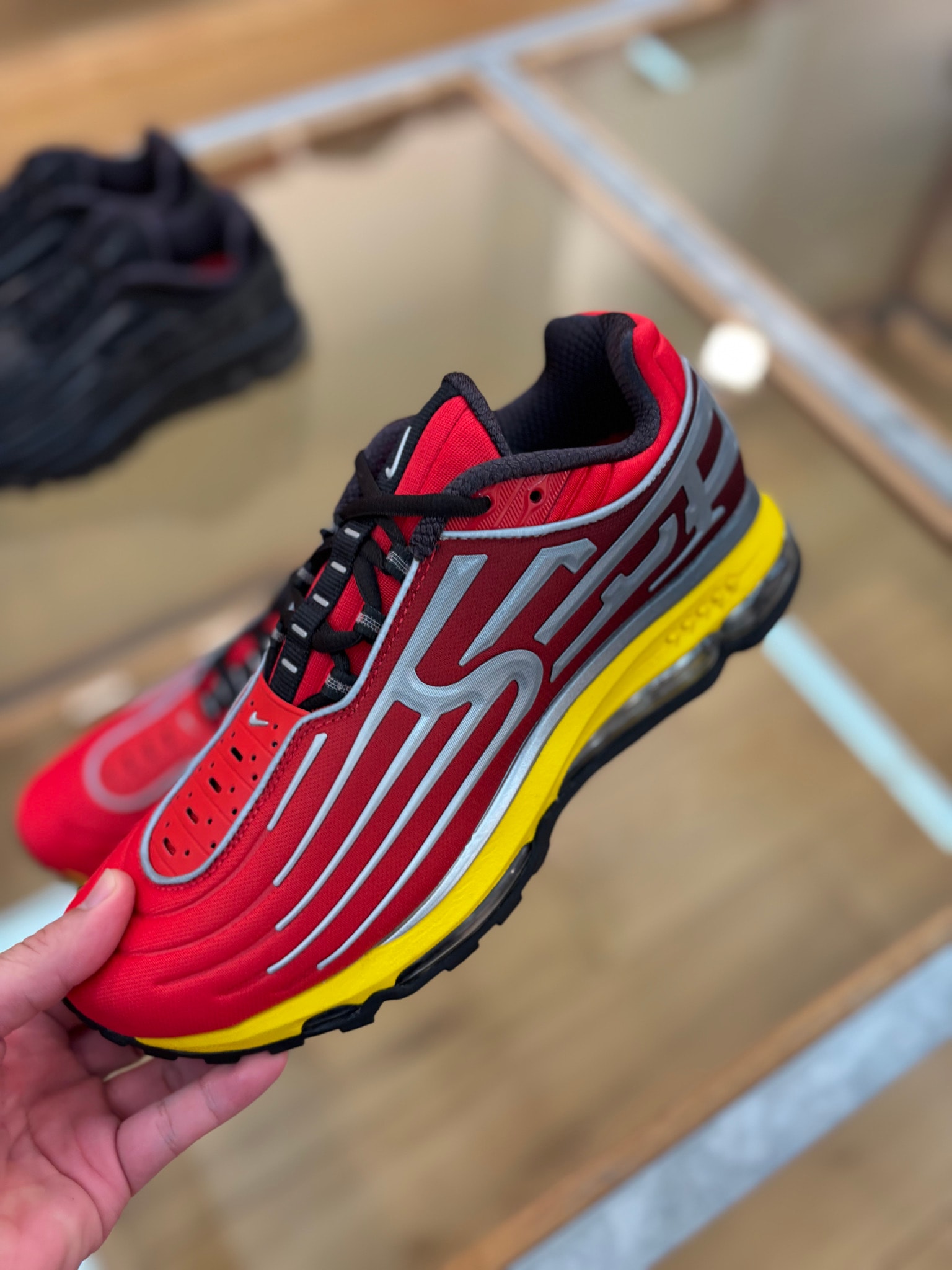 Supreme × Nike Air Max 2001 Air Ecstasy "University Red" (26FW Week2)