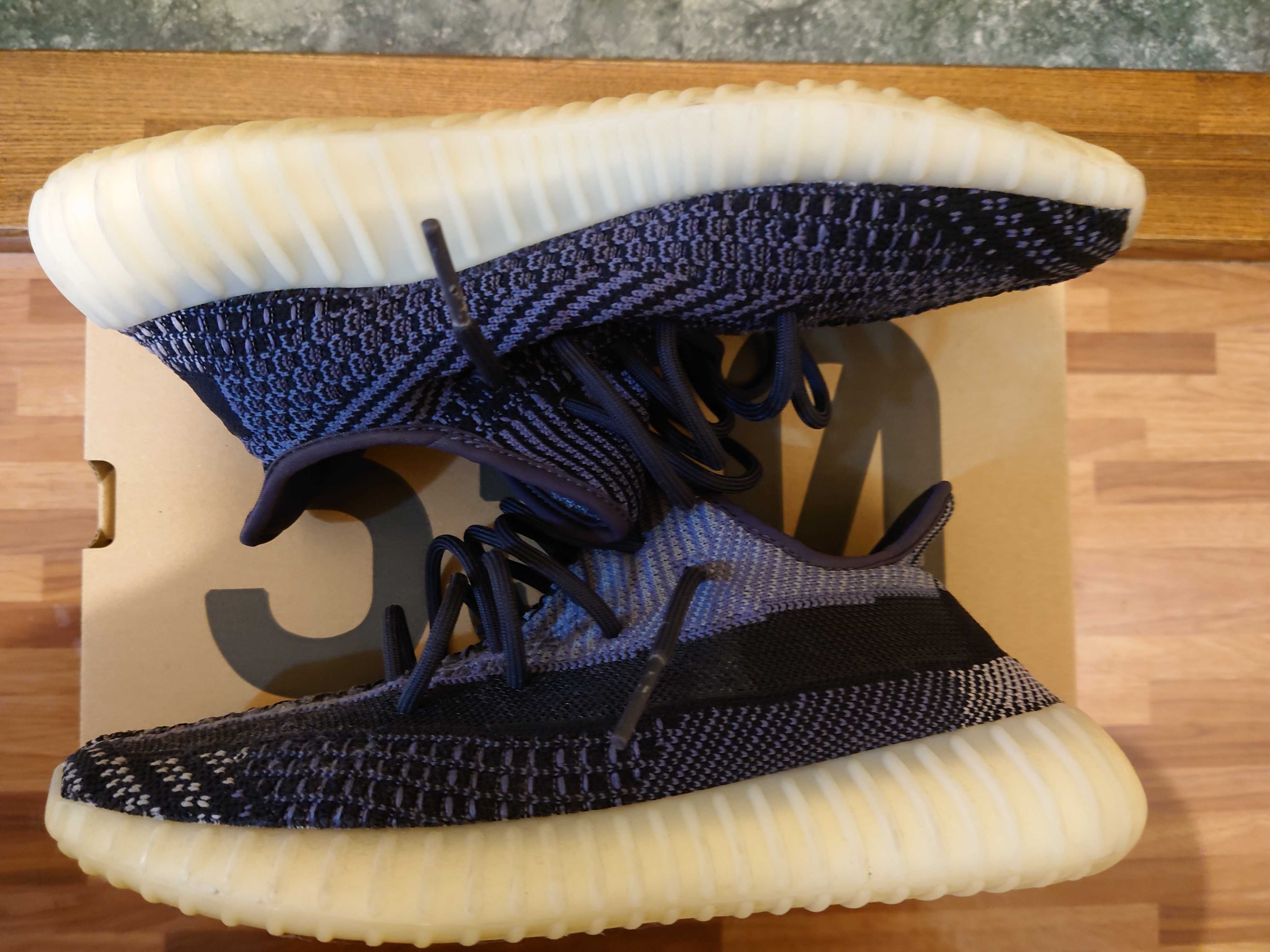 adidas YEEZY Boost 350V2 "Carbon"