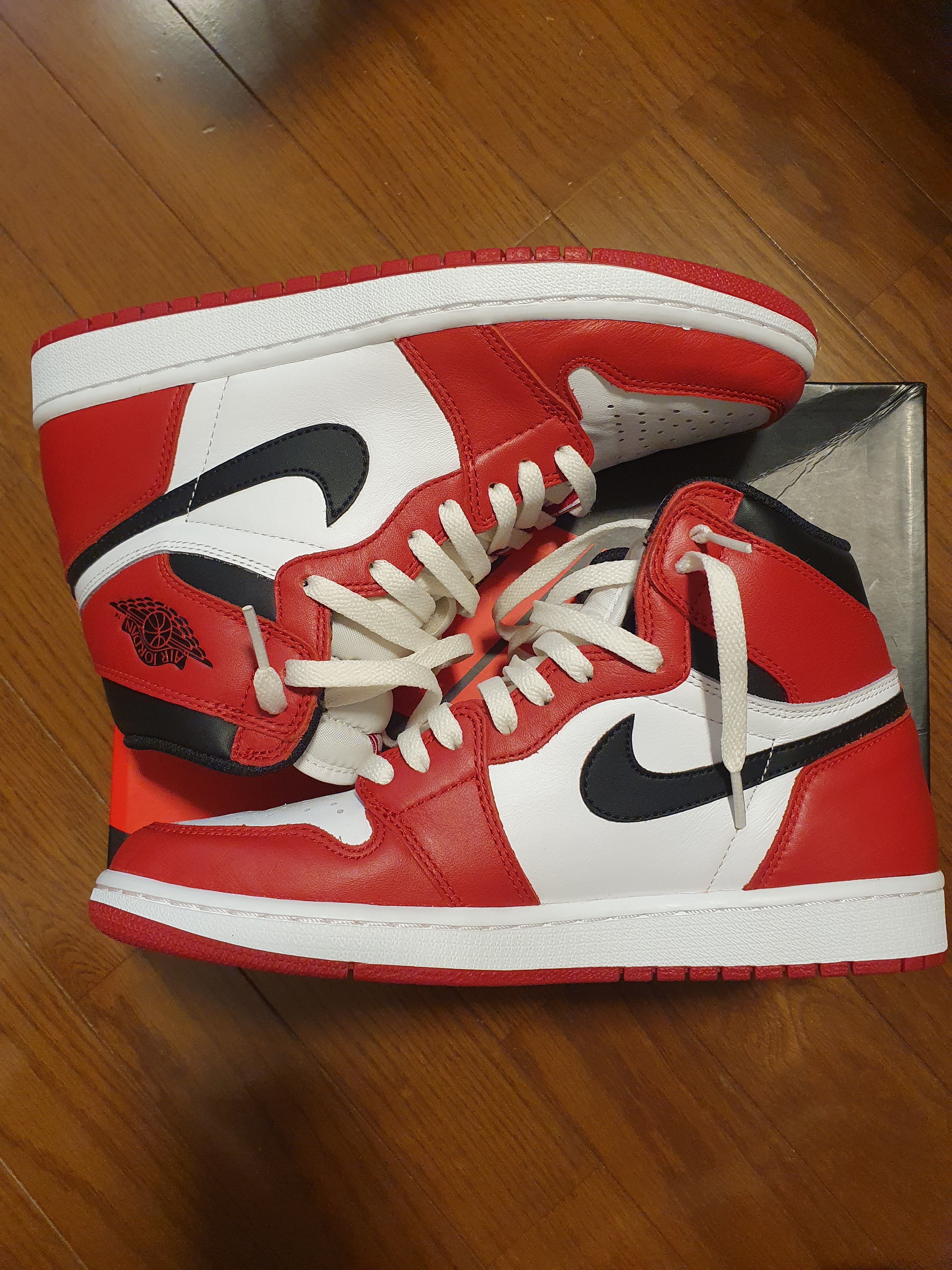 Nike Air Jordan 1 Retro High "Chicago" (2015)