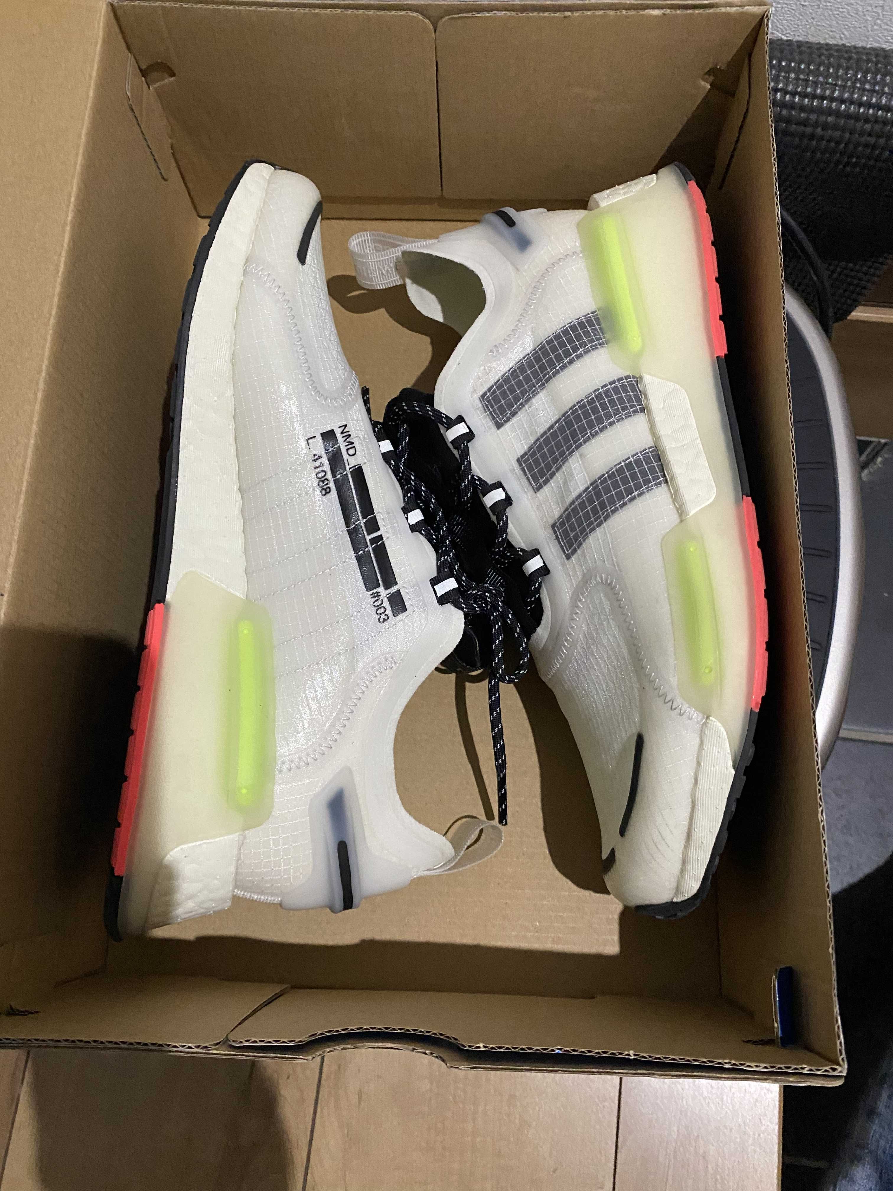 adidas NMD V3 "Crystal White/Core Black/Signal Green"