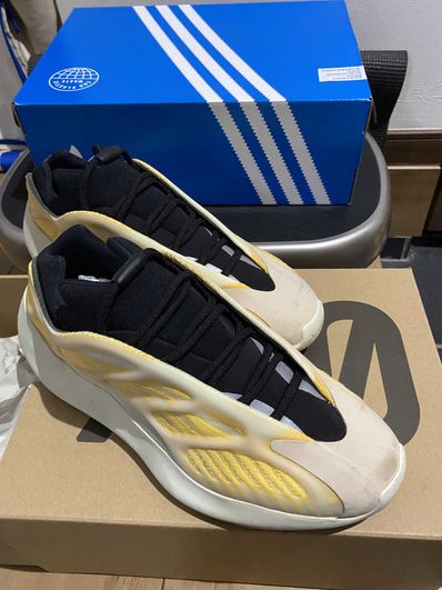 adidas YEEZY 700V3 "Mono Safflower"