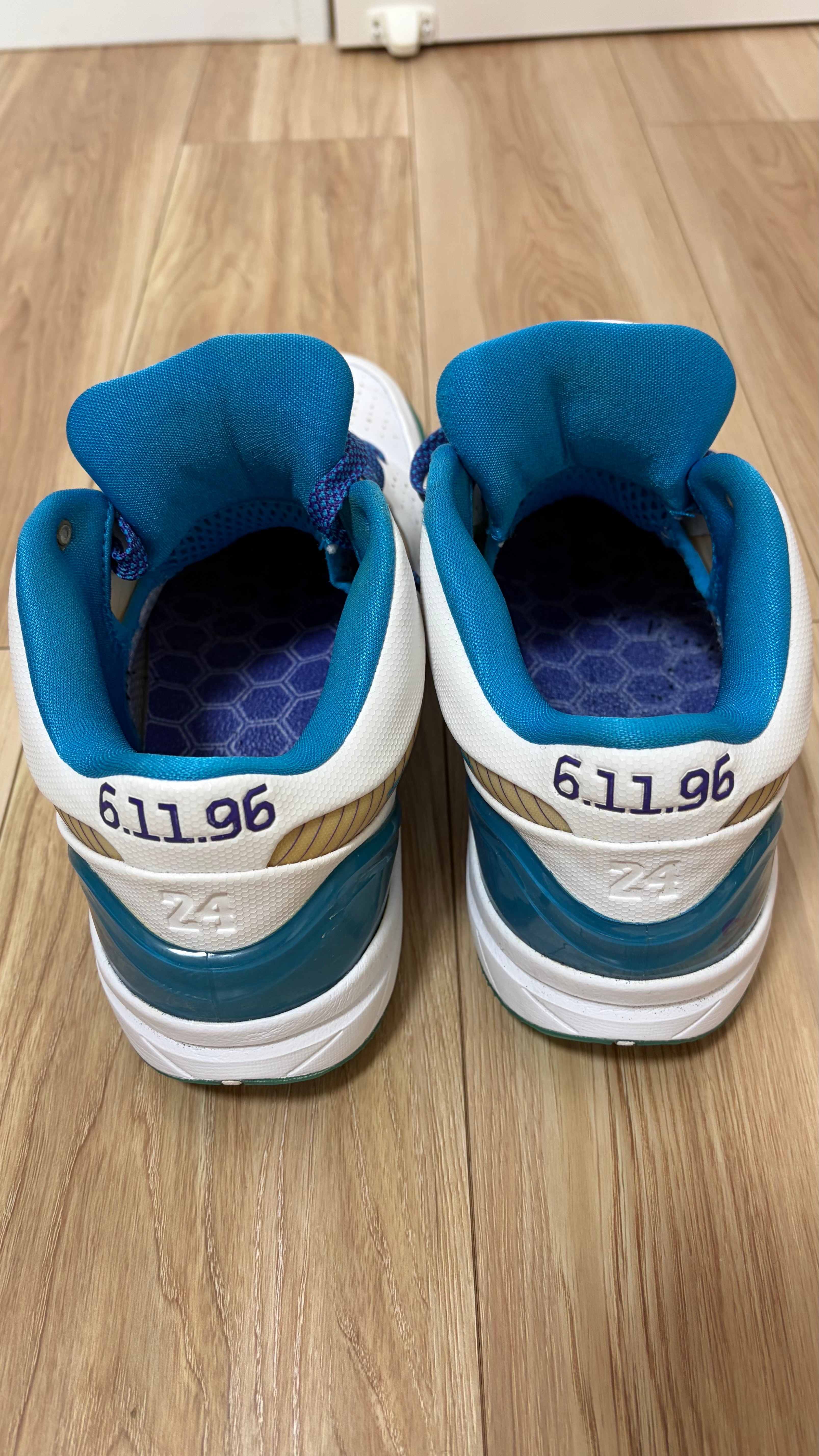 ナイキ コービー 4 プロトロ "ドラフト デイ ホーネッツ"