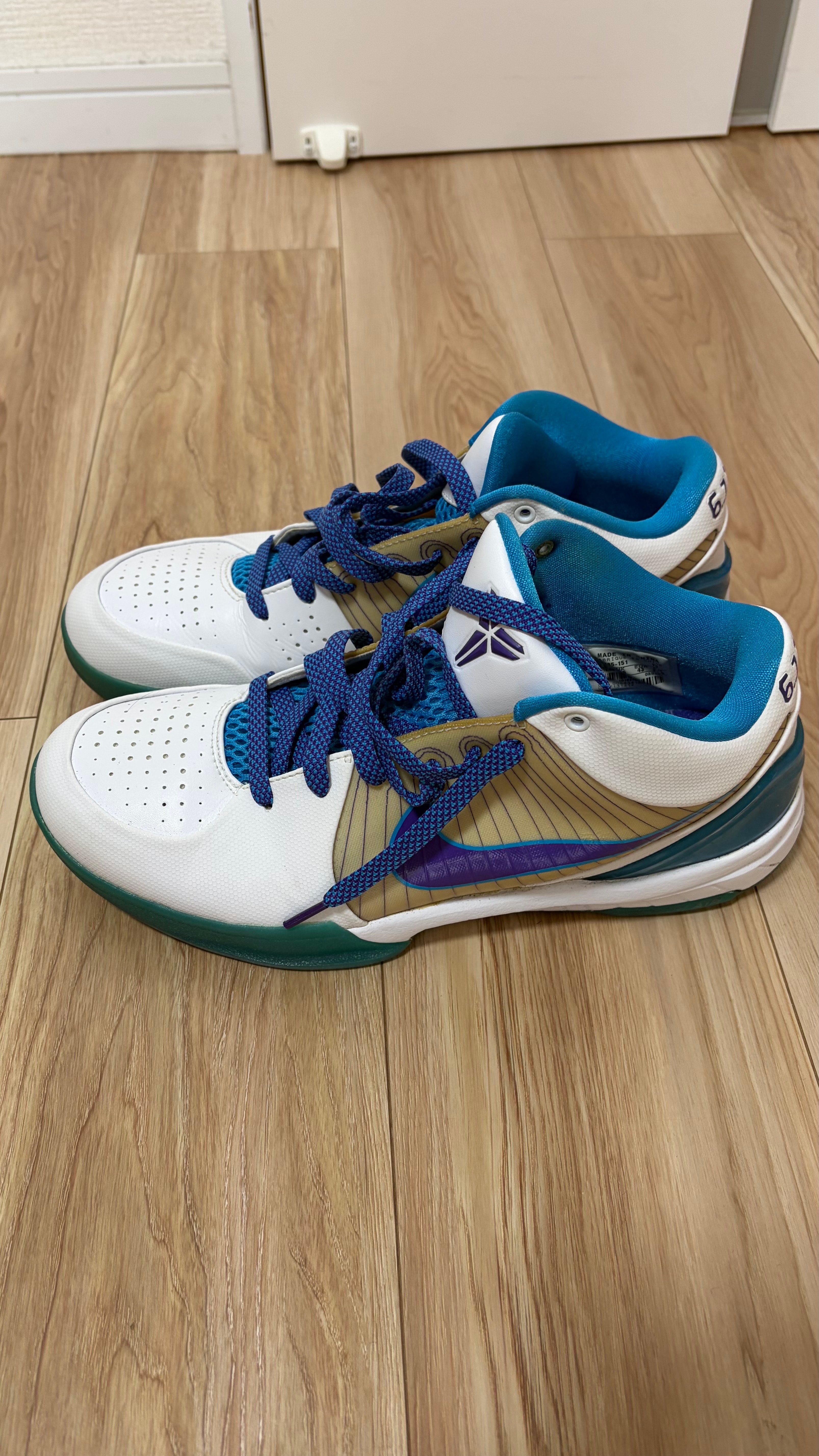 ナイキ コービー 4 プロトロ "ドラフト デイ ホーネッツ"