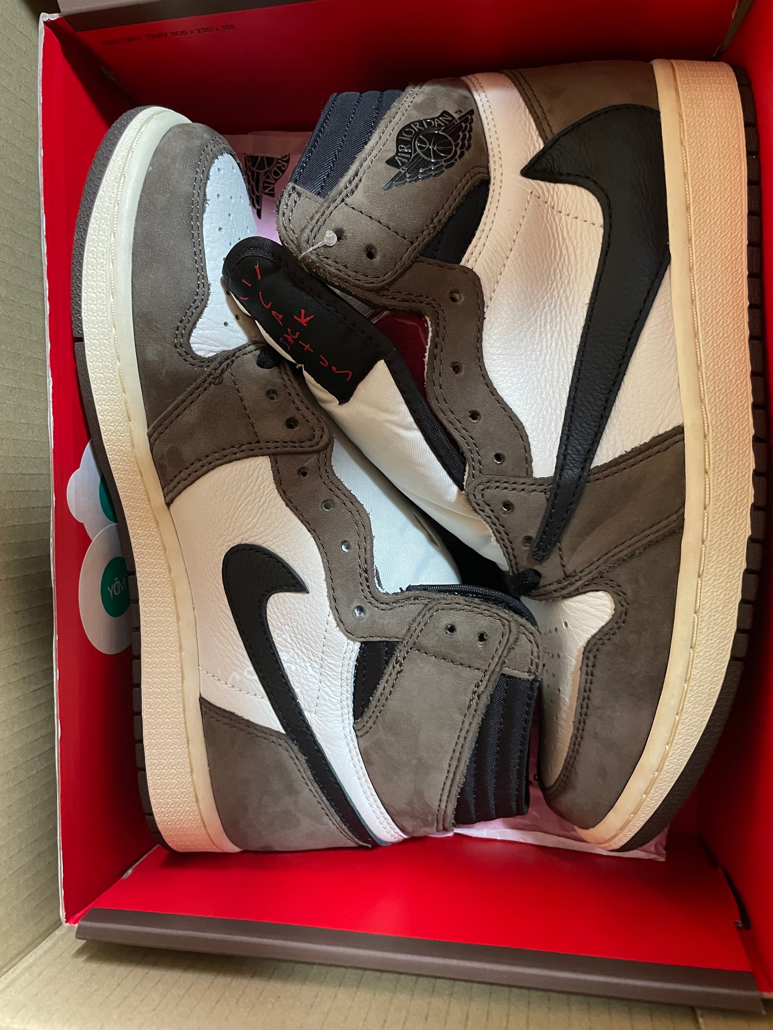 トラヴィススコット × ナイキ エアジョーダン1 レトロ ハイ OG TS SP "セイル/ダークモカ"