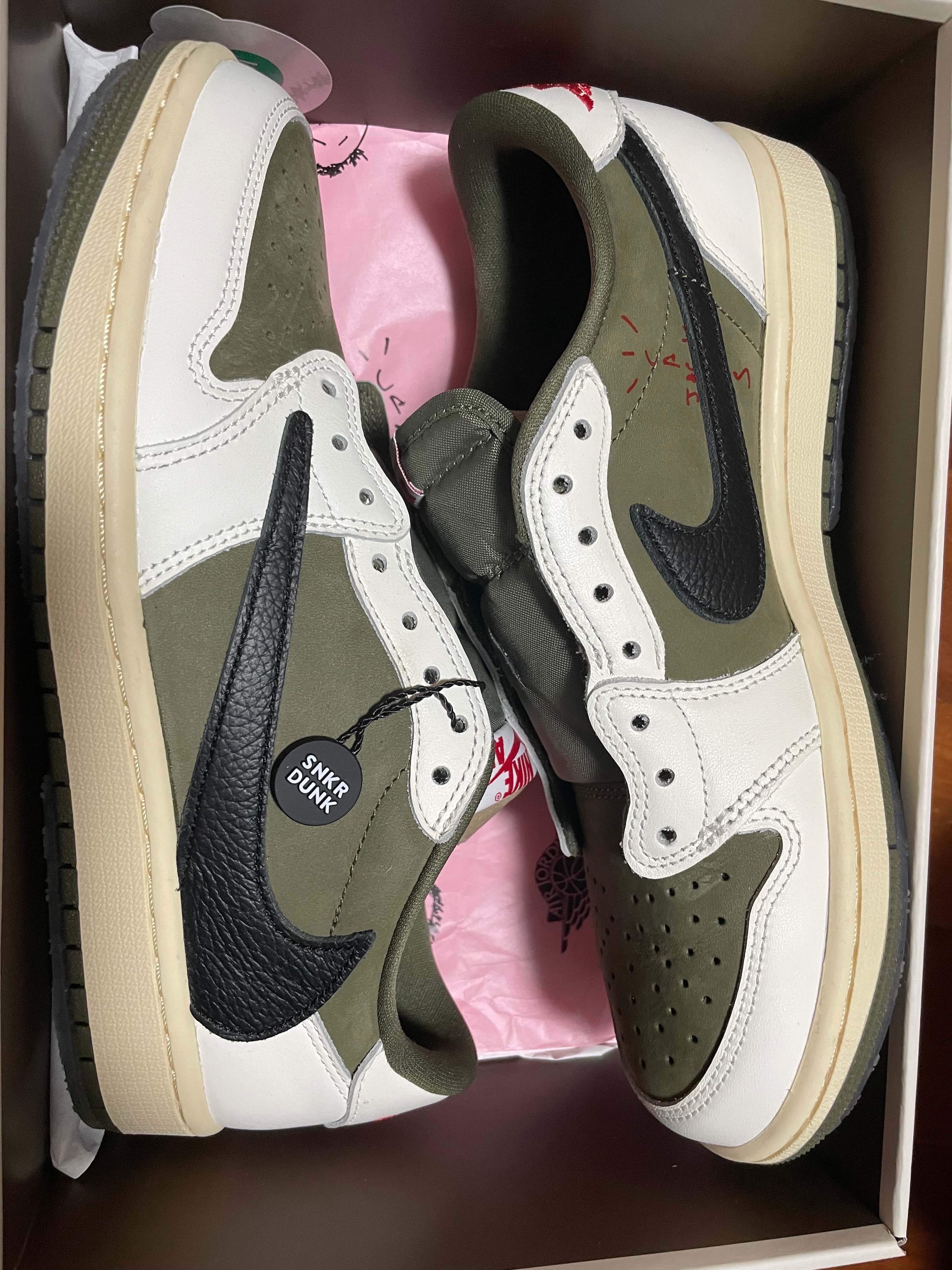 トラヴィススコット × ナイキ エアジョーダン1 ロー OG SP 